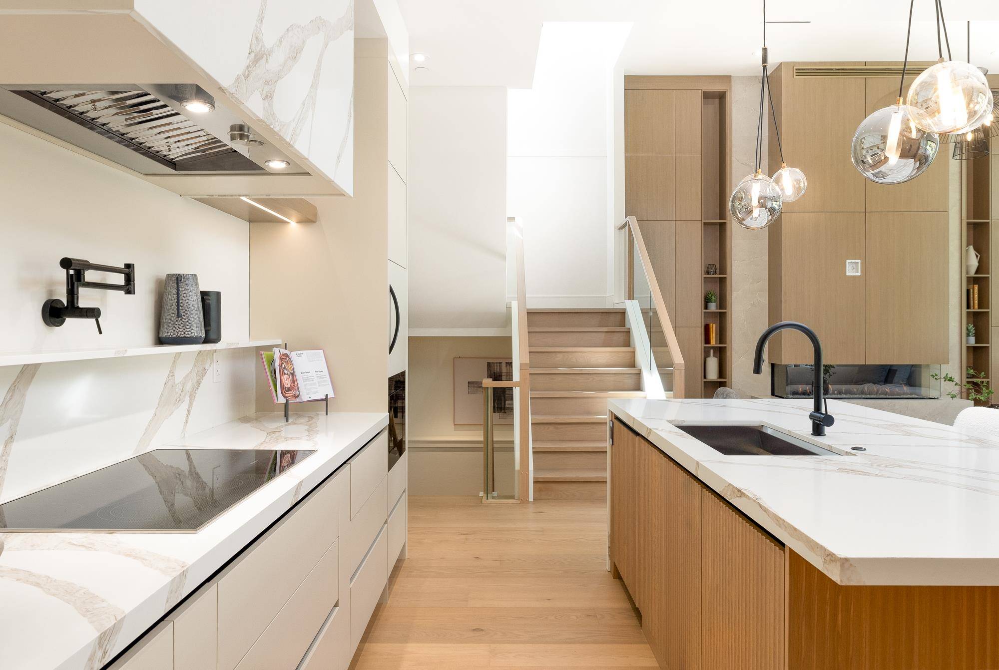 West Vancouver, BC V7V 3X4,1385 19th ST