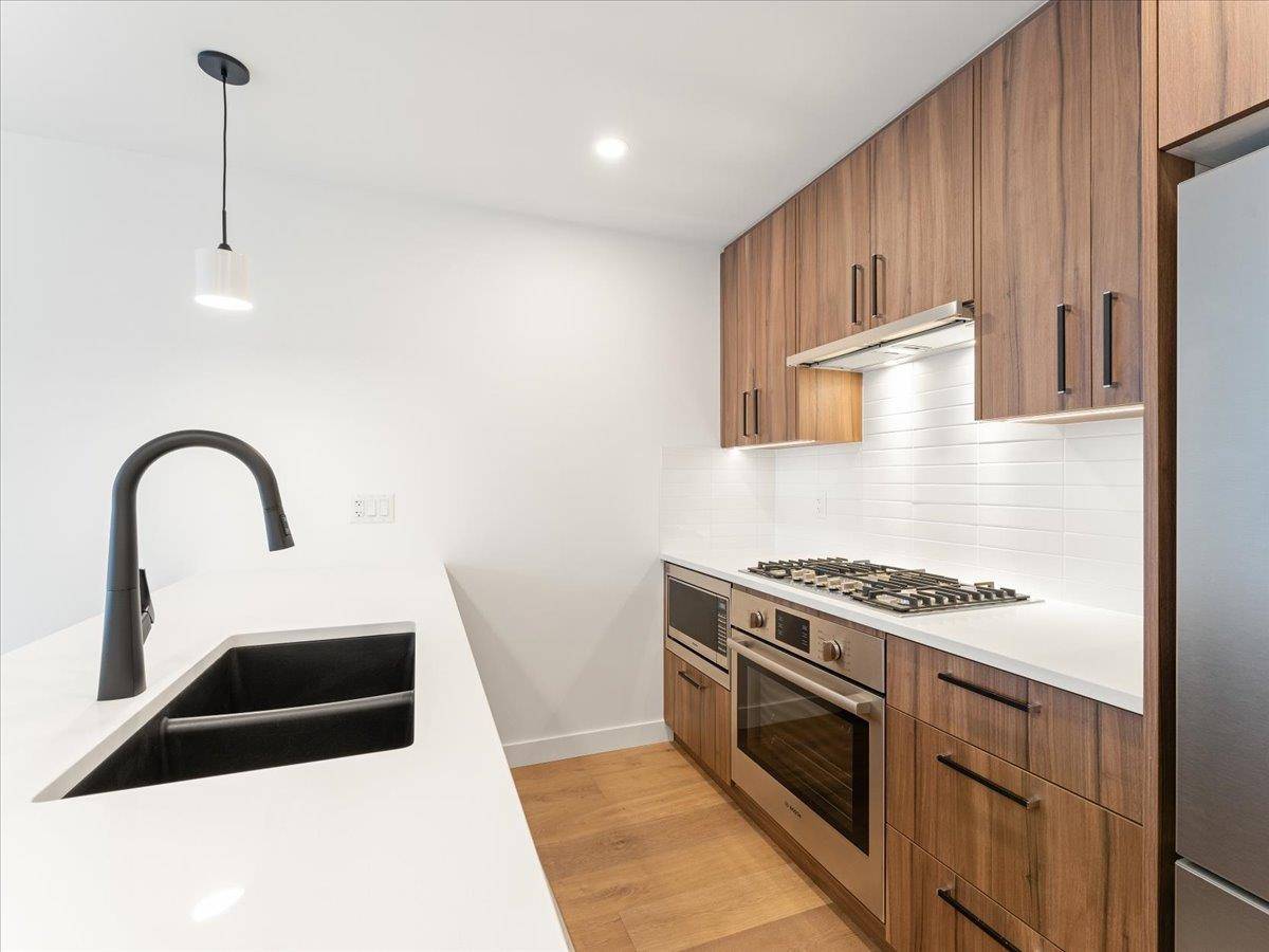 Vancouver, BC V6P 0M4,6859 Cambie ST #201