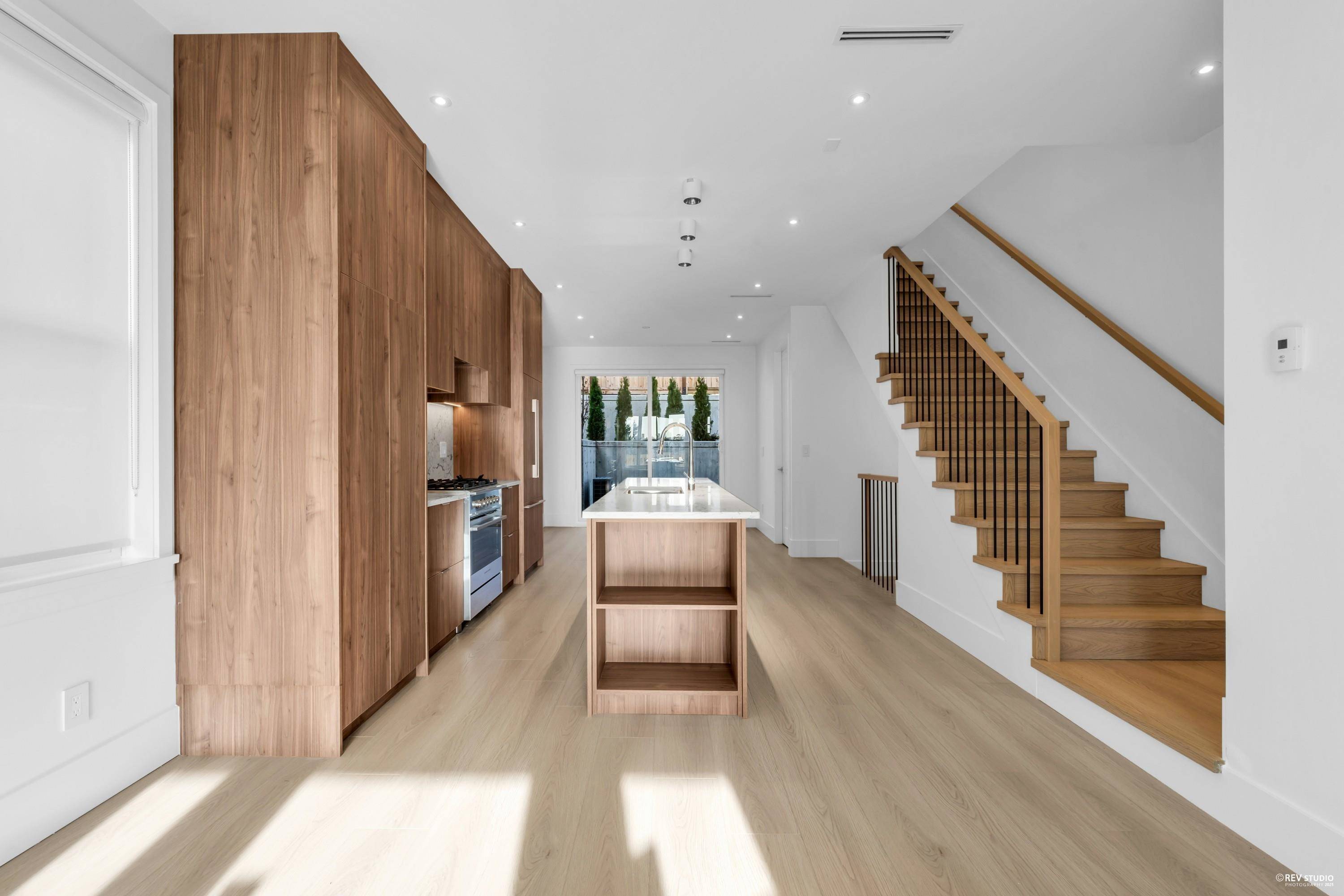 Coquitlam, BC V3K 2C1,1125 Cartier AVE #3