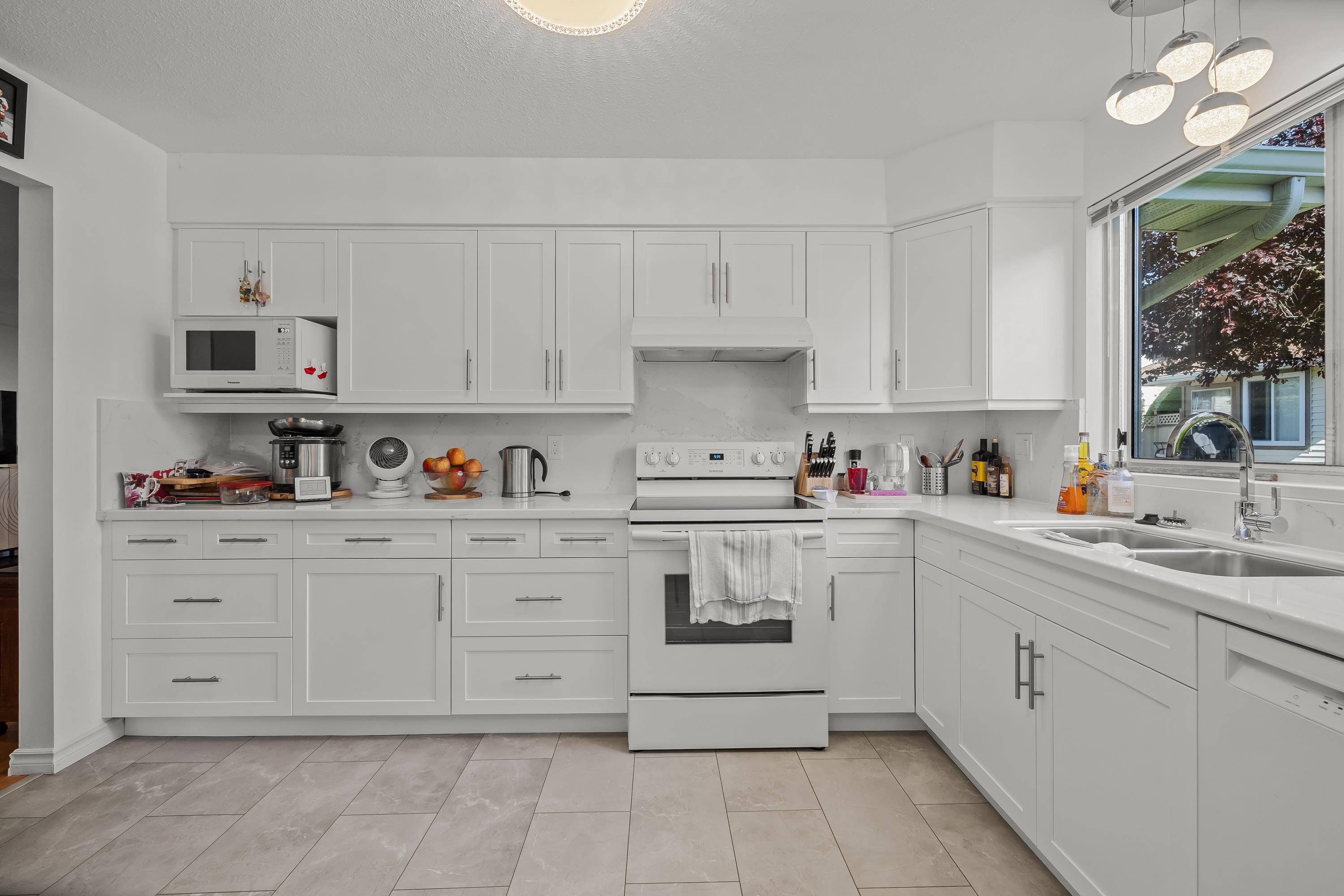 Surrey, BC V3V 7R4,9271 122nd ST #39