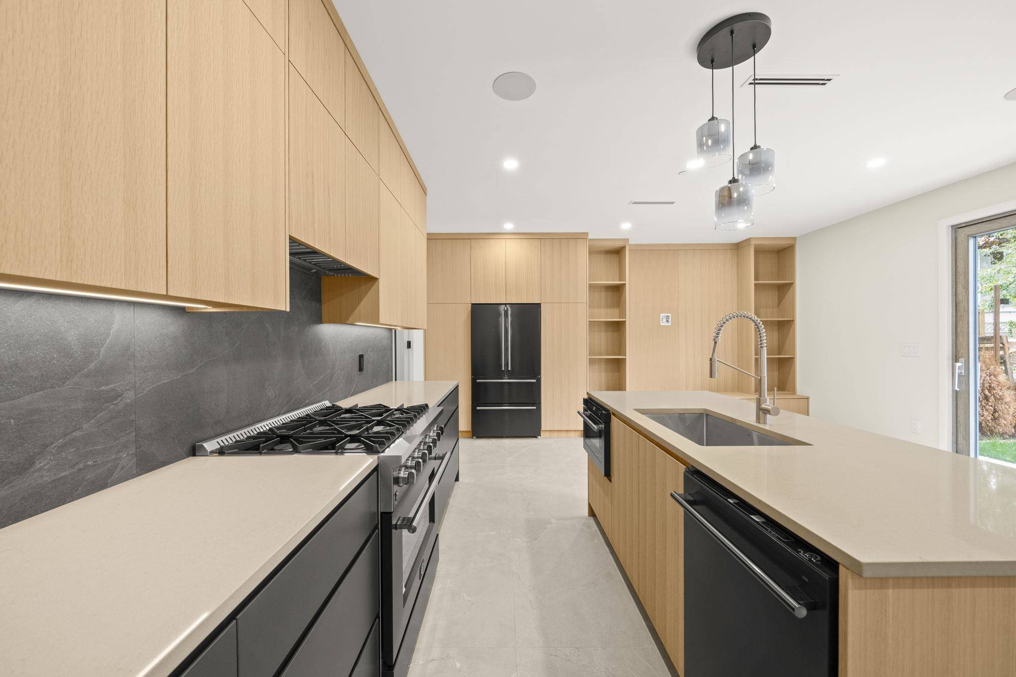 Vancouver, BC V5N 2L1,2091 E 20th AVE #1