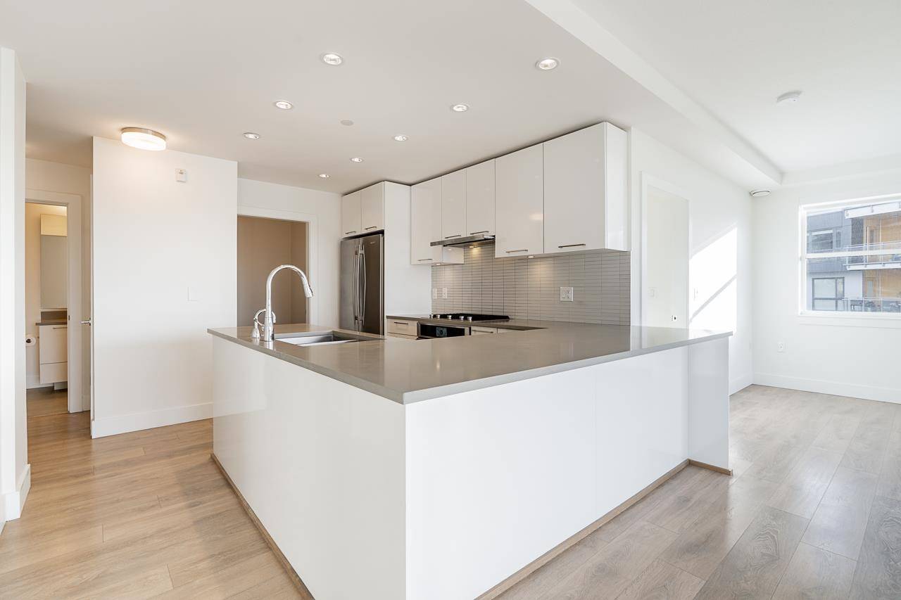 Vancouver, BC V5S 0C7,3488 Sawmill CRES #515