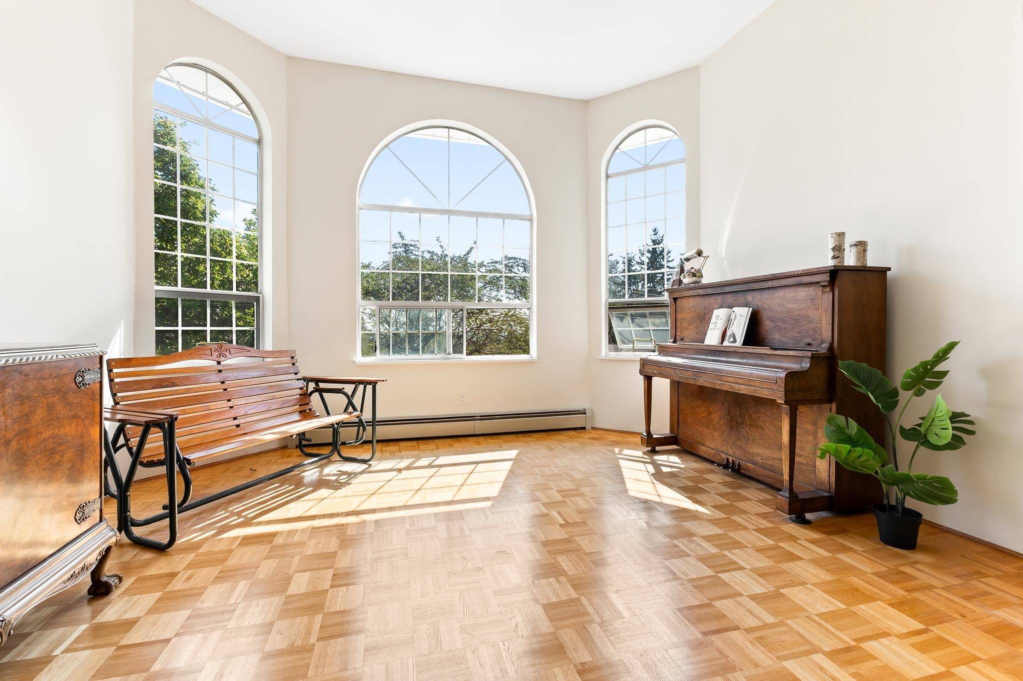 Burnaby, BC V5J 2Z7,5843 Carson ST