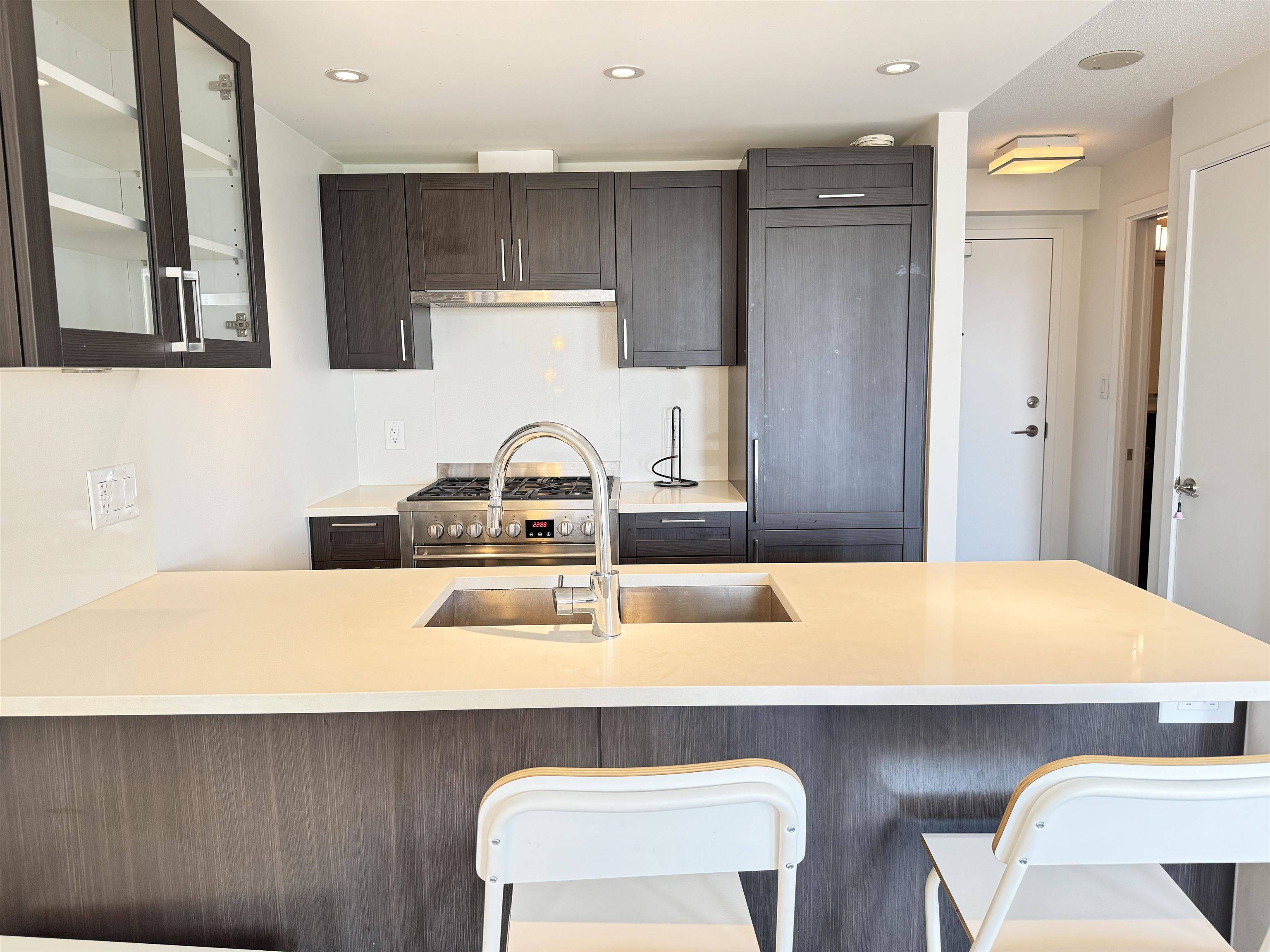 Vancouver, BC V5R 0E4,5665 Boundary RD #906