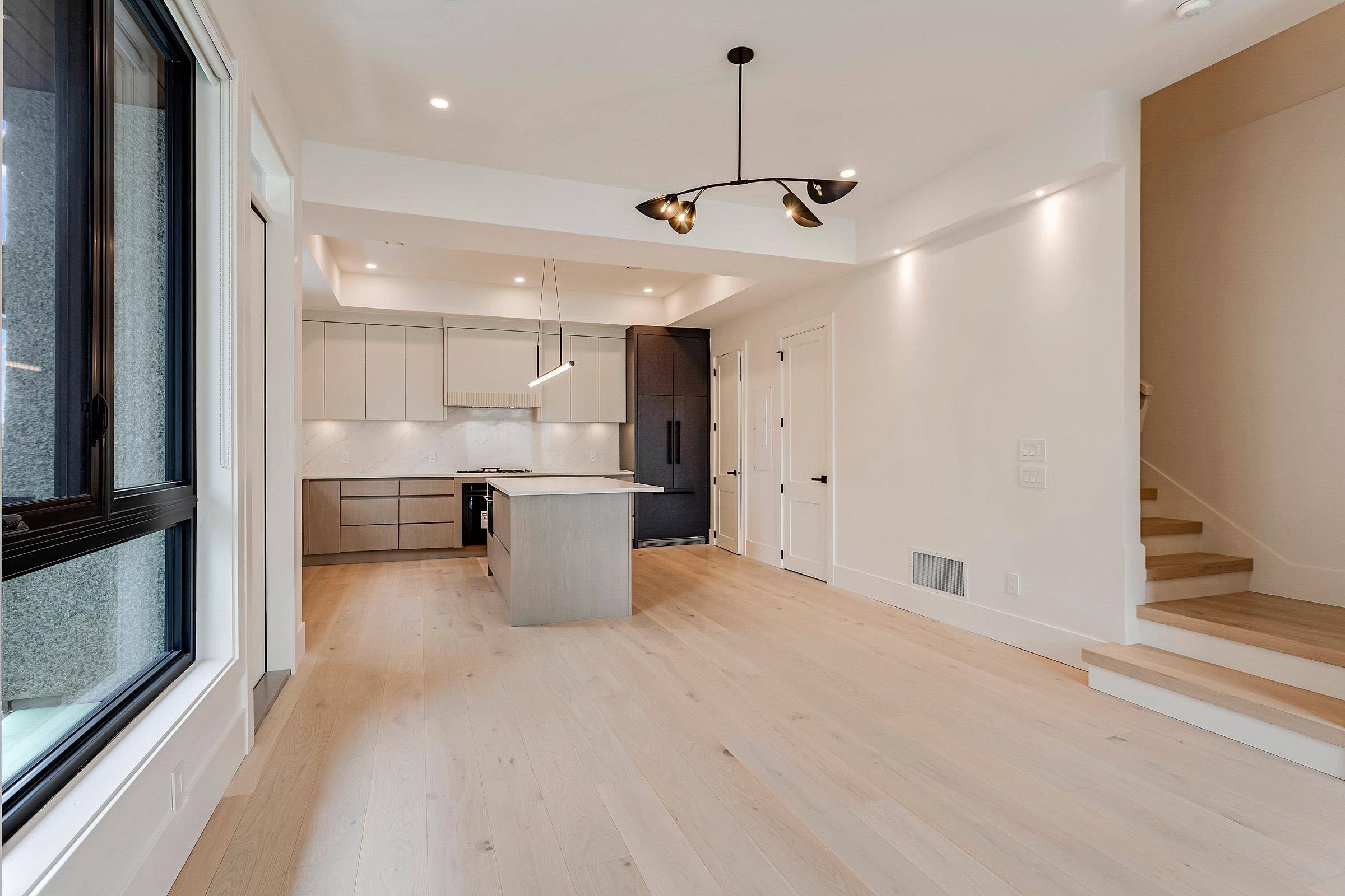 Coquitlam, BC V3K 2H2,1038 Delestre AVE #102