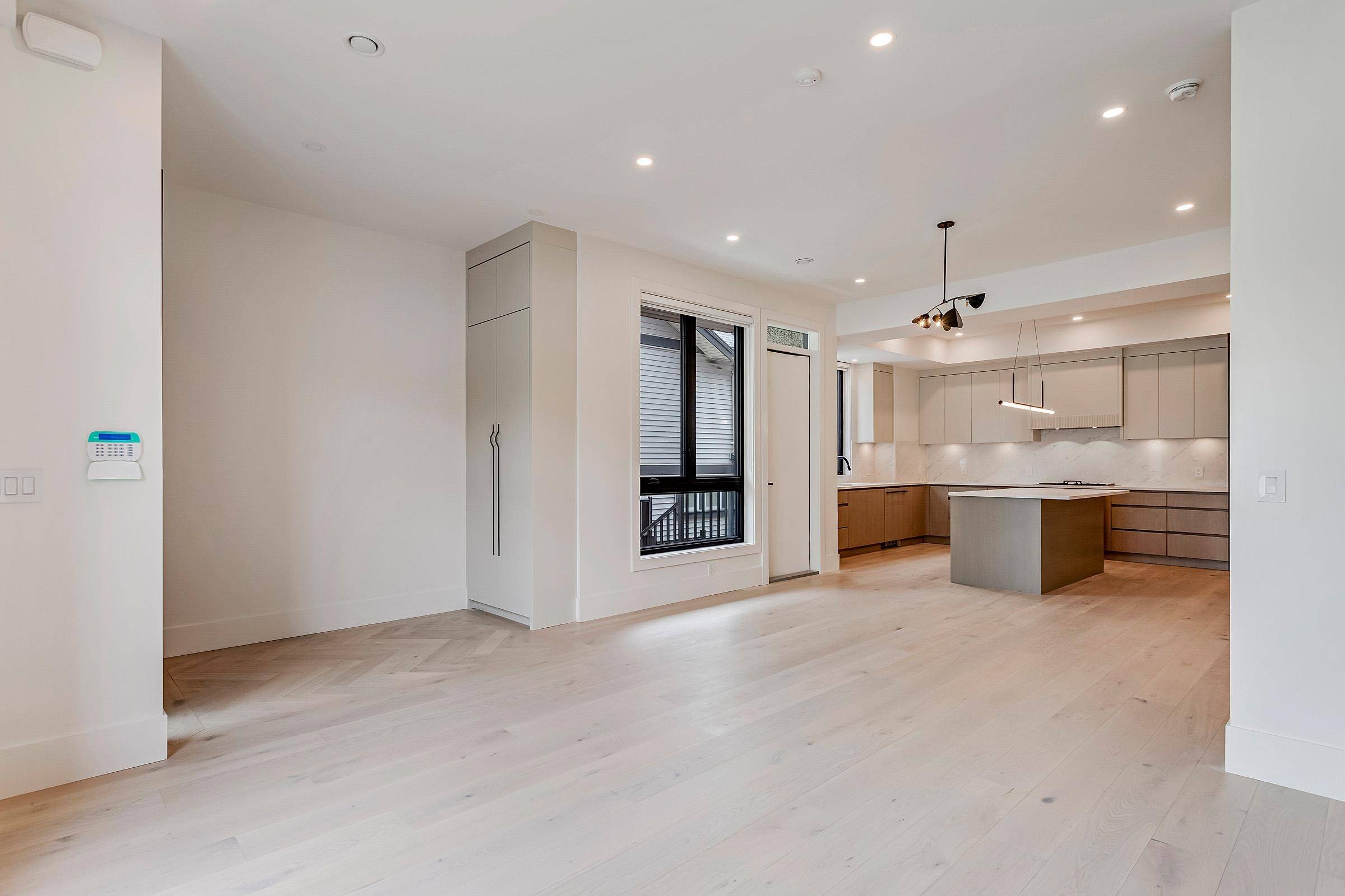 Coquitlam, BC V3K 2H2,1038 Delestre AVE #102