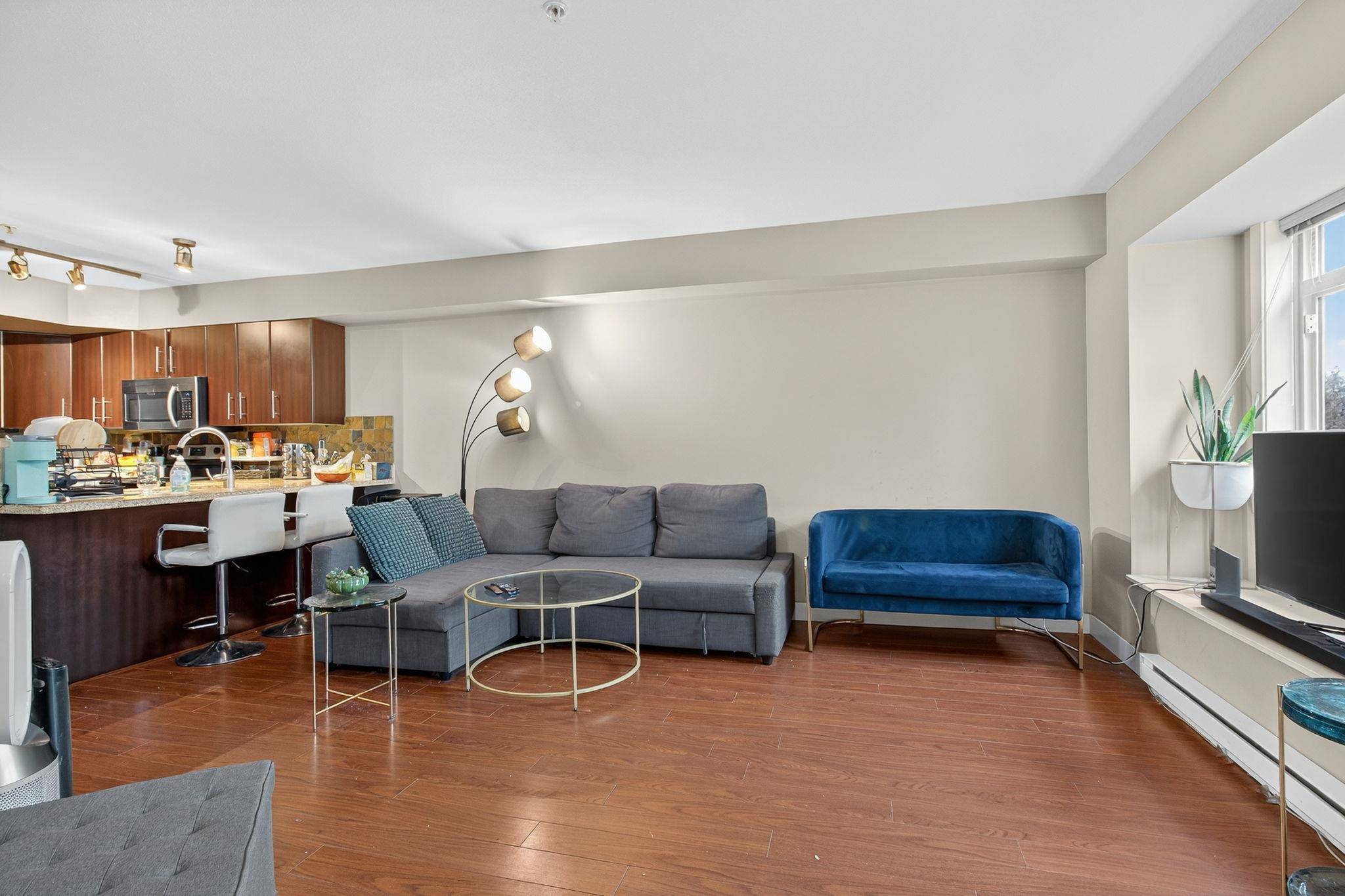 Burnaby, BC V3N 0C2,7428 14 AVE #27