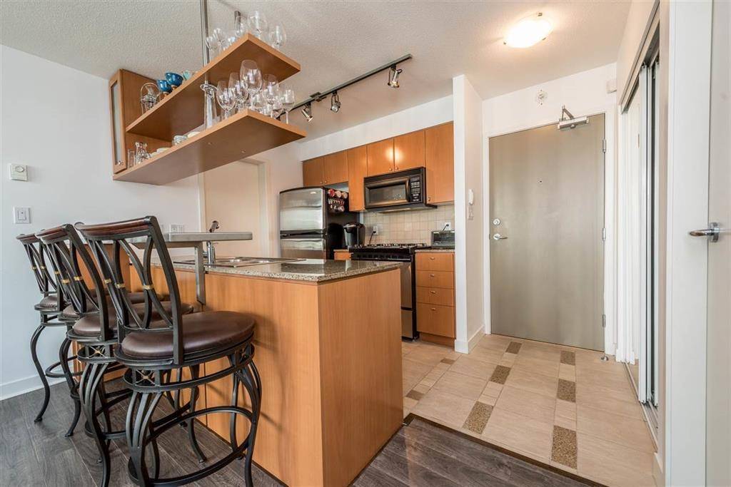 Vancouver, BC V6Z 3E4,1495 Richards Street #707