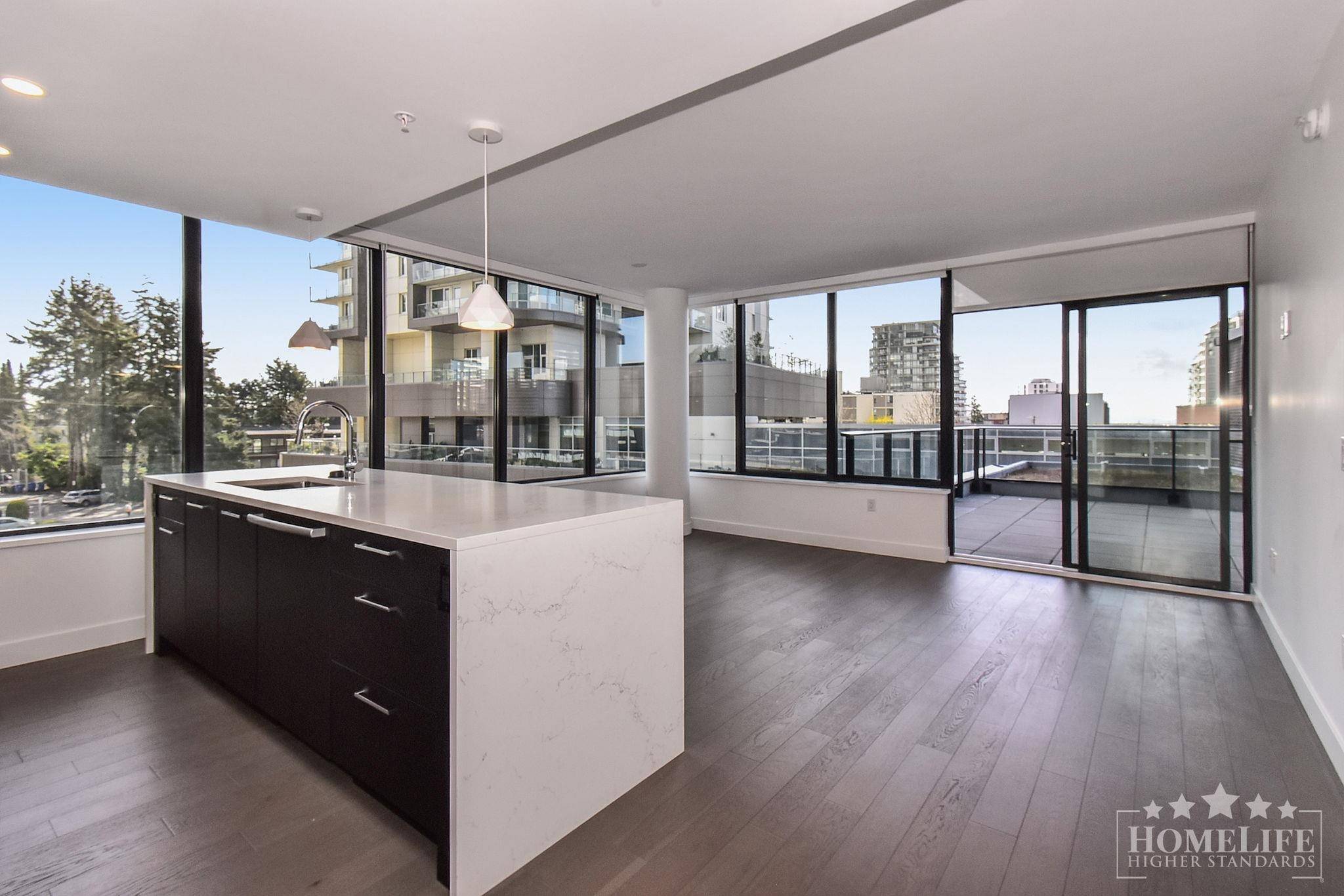 White Rock, BC V4B 0C5,1588 Johnston RD #307