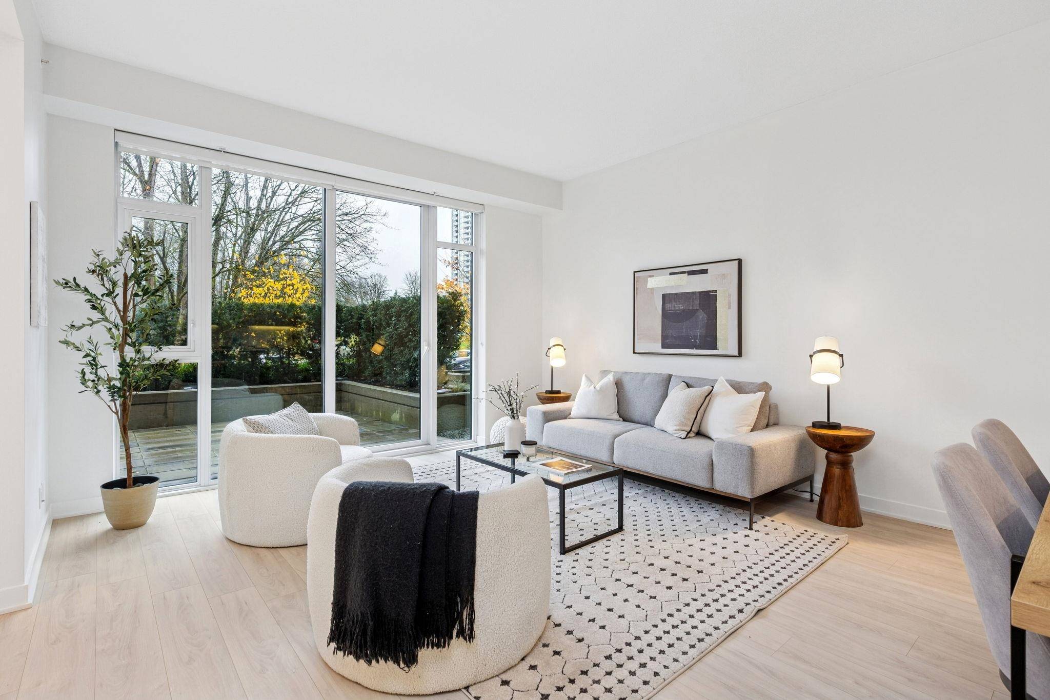 North Vancouver, BC V7J 1H3,TH1431 Hunter ST