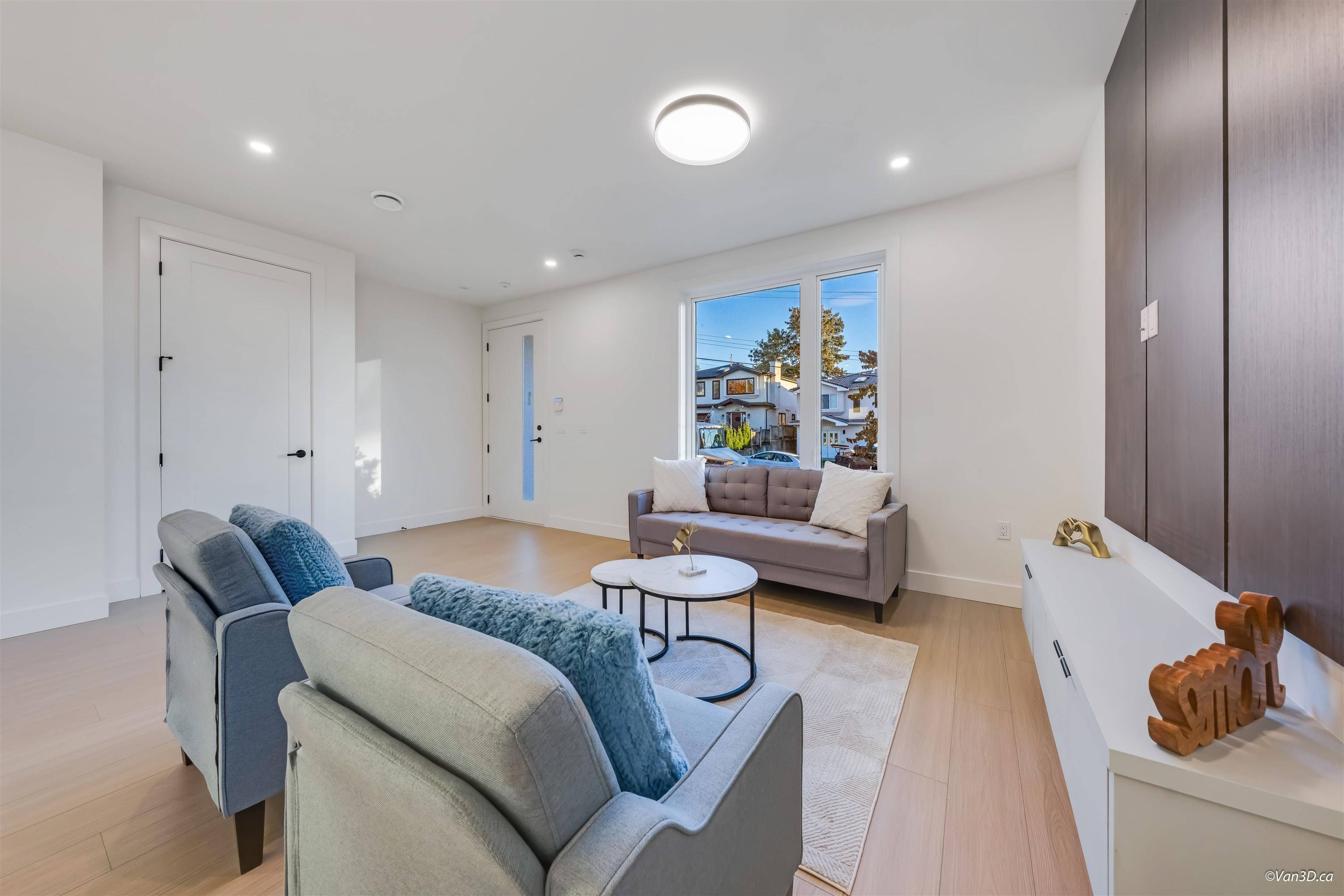 Burnaby, BC V5C 3T7,4211 Graveley ST #2