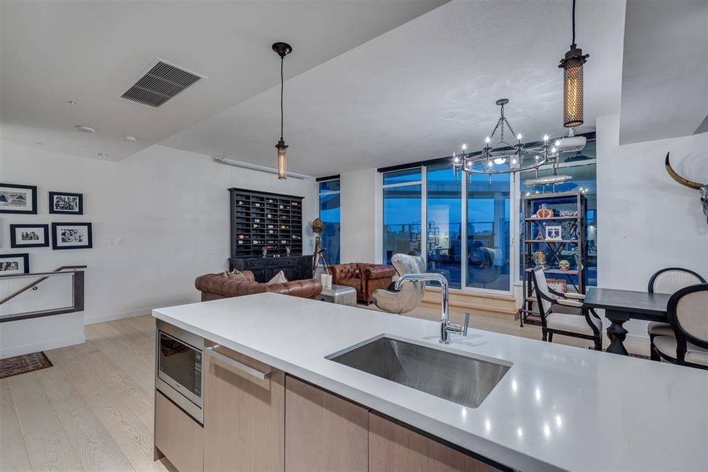 Vancouver, BC V6B 0P4,68 Smithe ST #PH2015