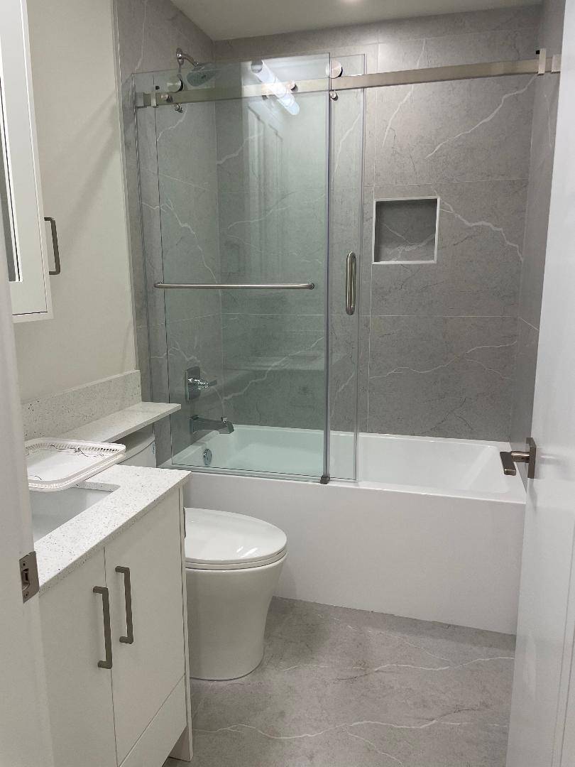 North Vancouver, BC V7R 2T5,452 16 Street East ST