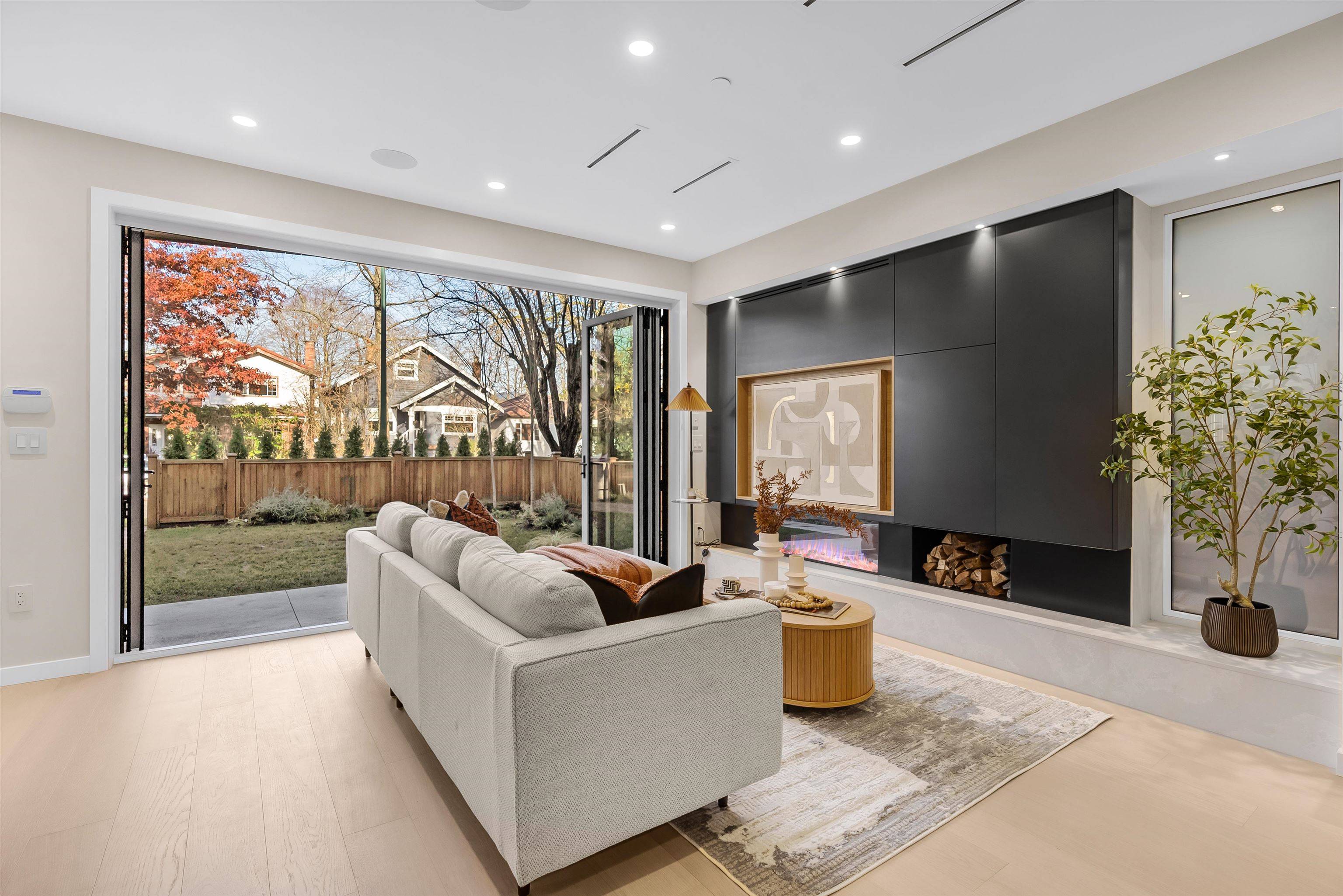 Vancouver, BC V6K 2X2,2764 W 14th AVE #2