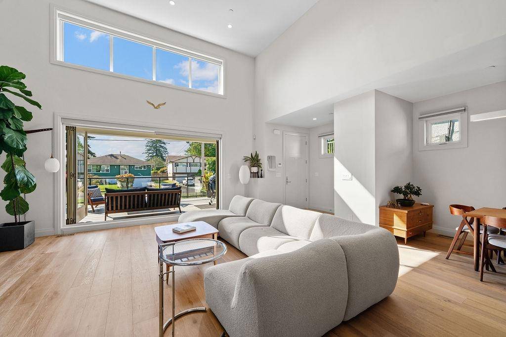 White Rock, BC V4B 2J2,15541 Oxenham AVE