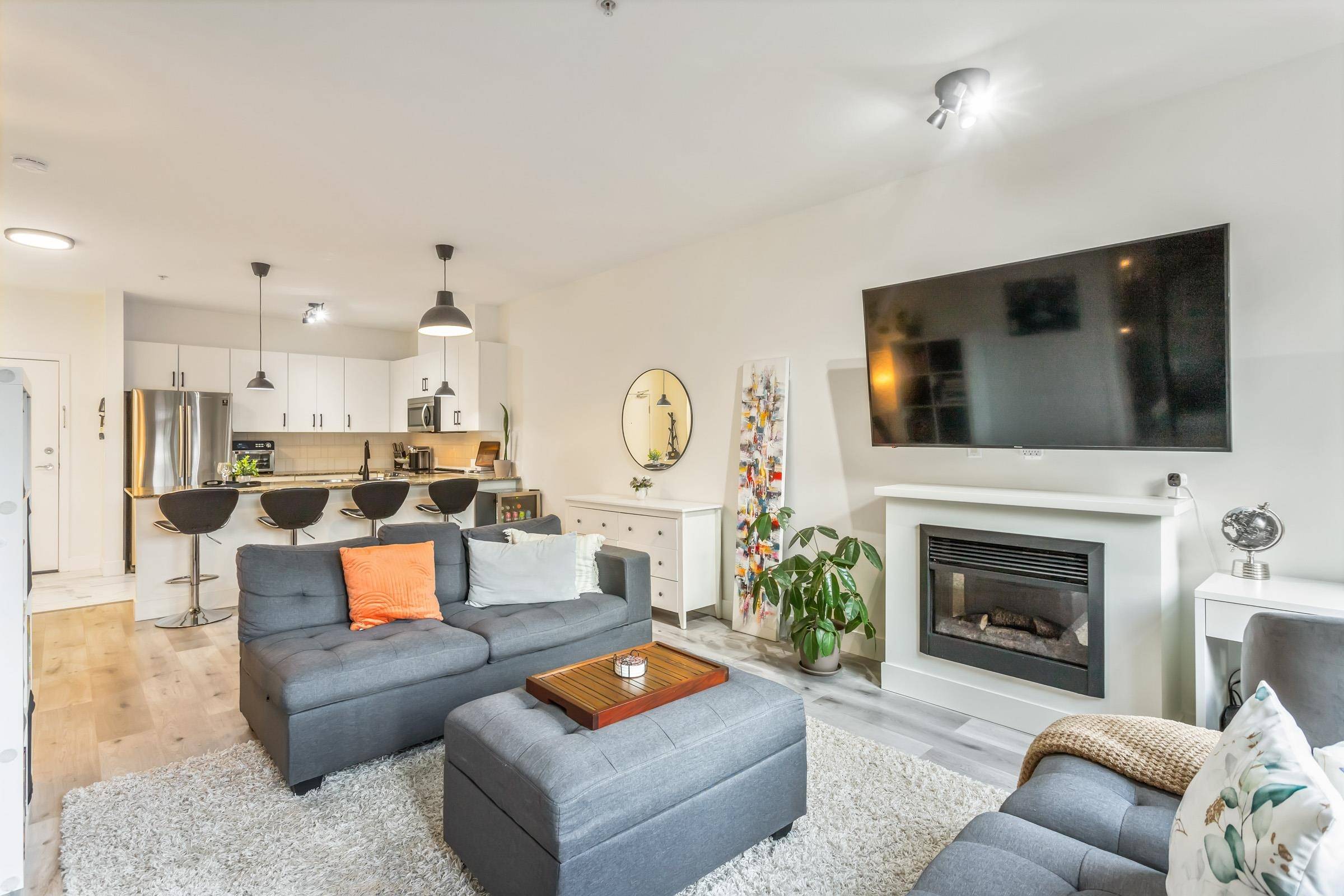 Surrey, BC V3R 0B4,15385 101a AVE #102