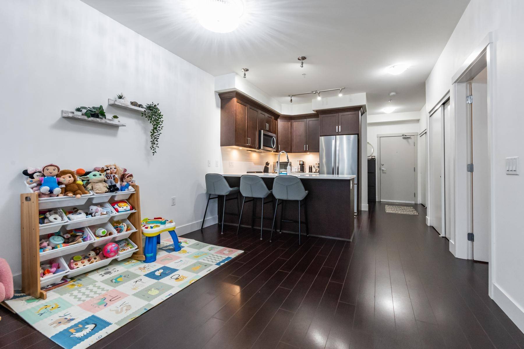 Port Coquitlam, BC V3C 1Y4,2436 Kelly AVE #205