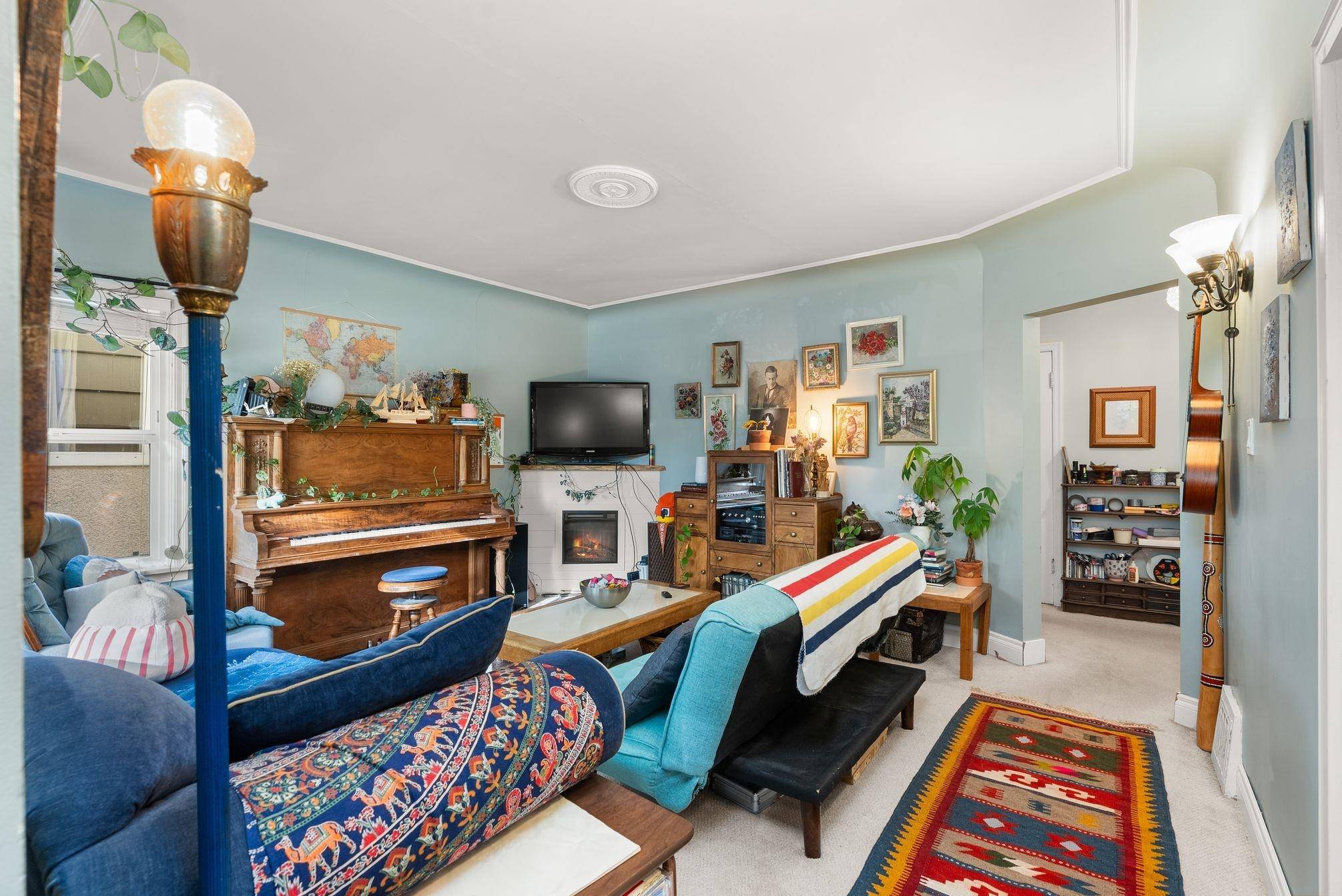 Vancouver, BC V5W 1J2,831 E 38th AVE