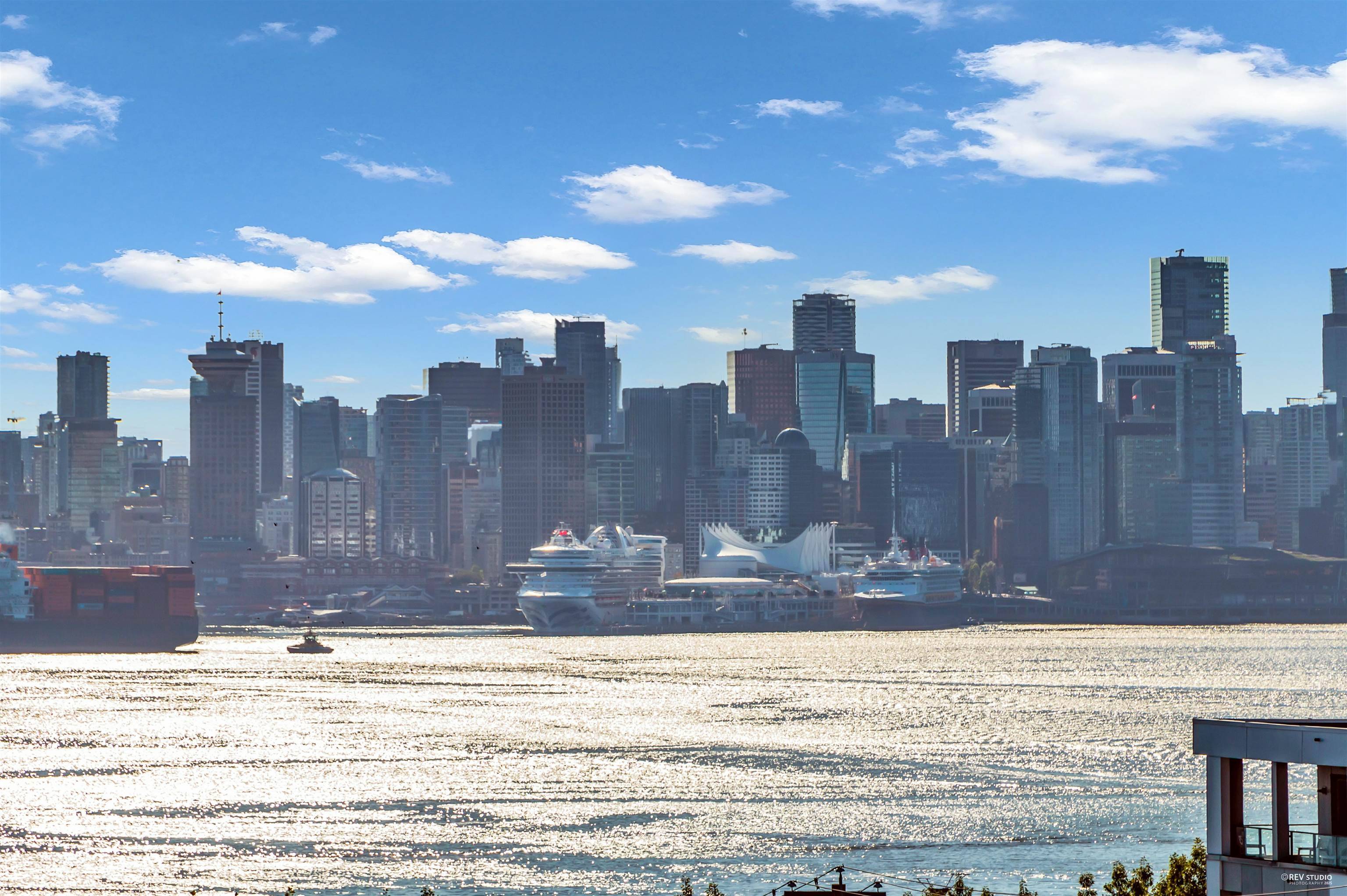 North Vancouver, BC V7L 1G2,422 E 3rd ST #407