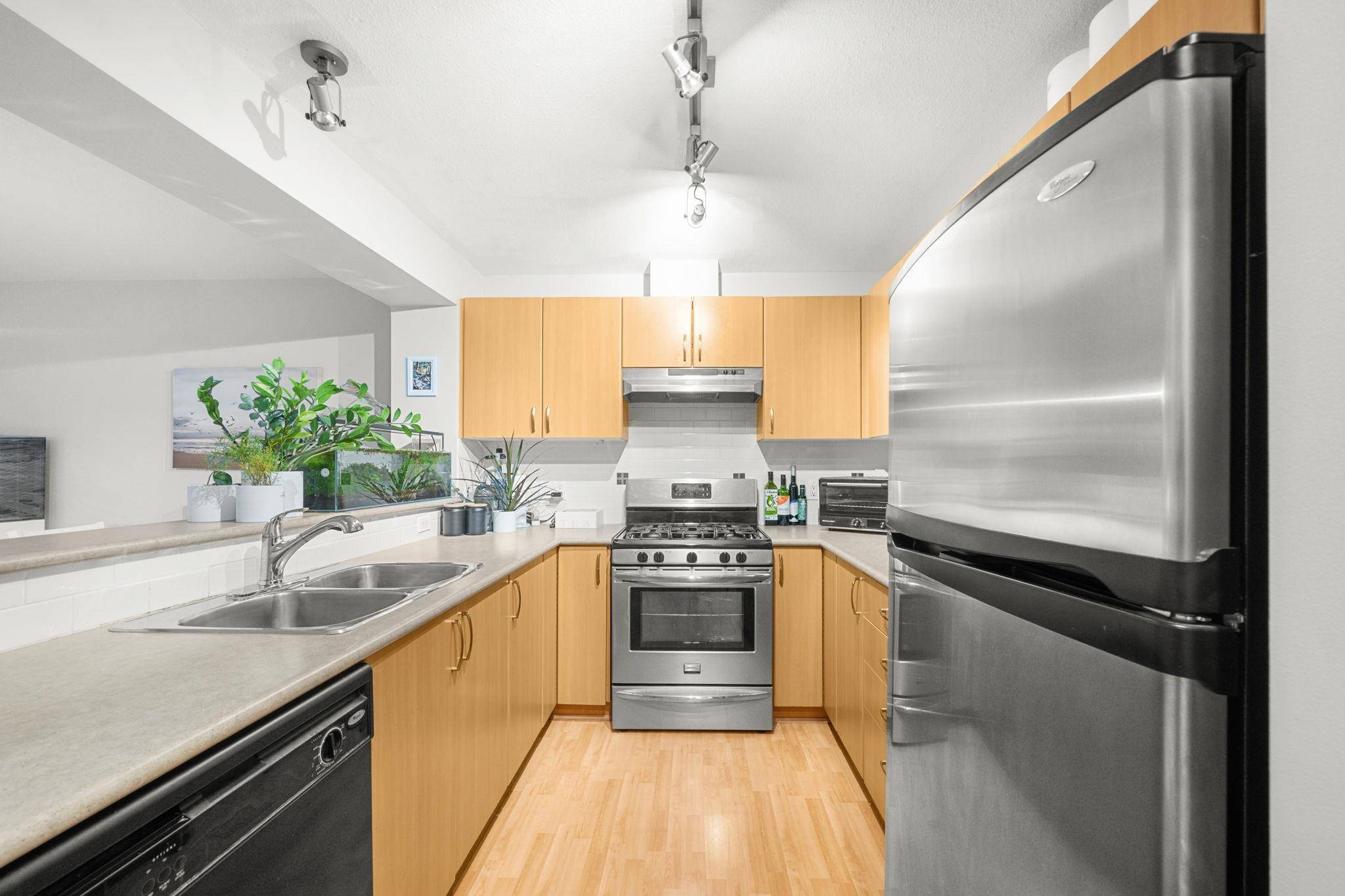 Port Moody, BC V3H 5K7,200 Klahanie DR #208