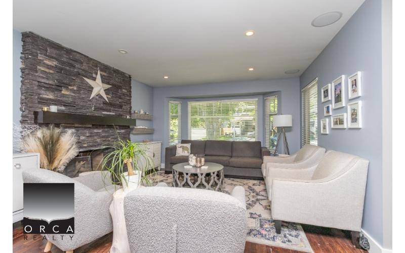 North Vancouver, BC V7H 2R5,3335 Apex PL