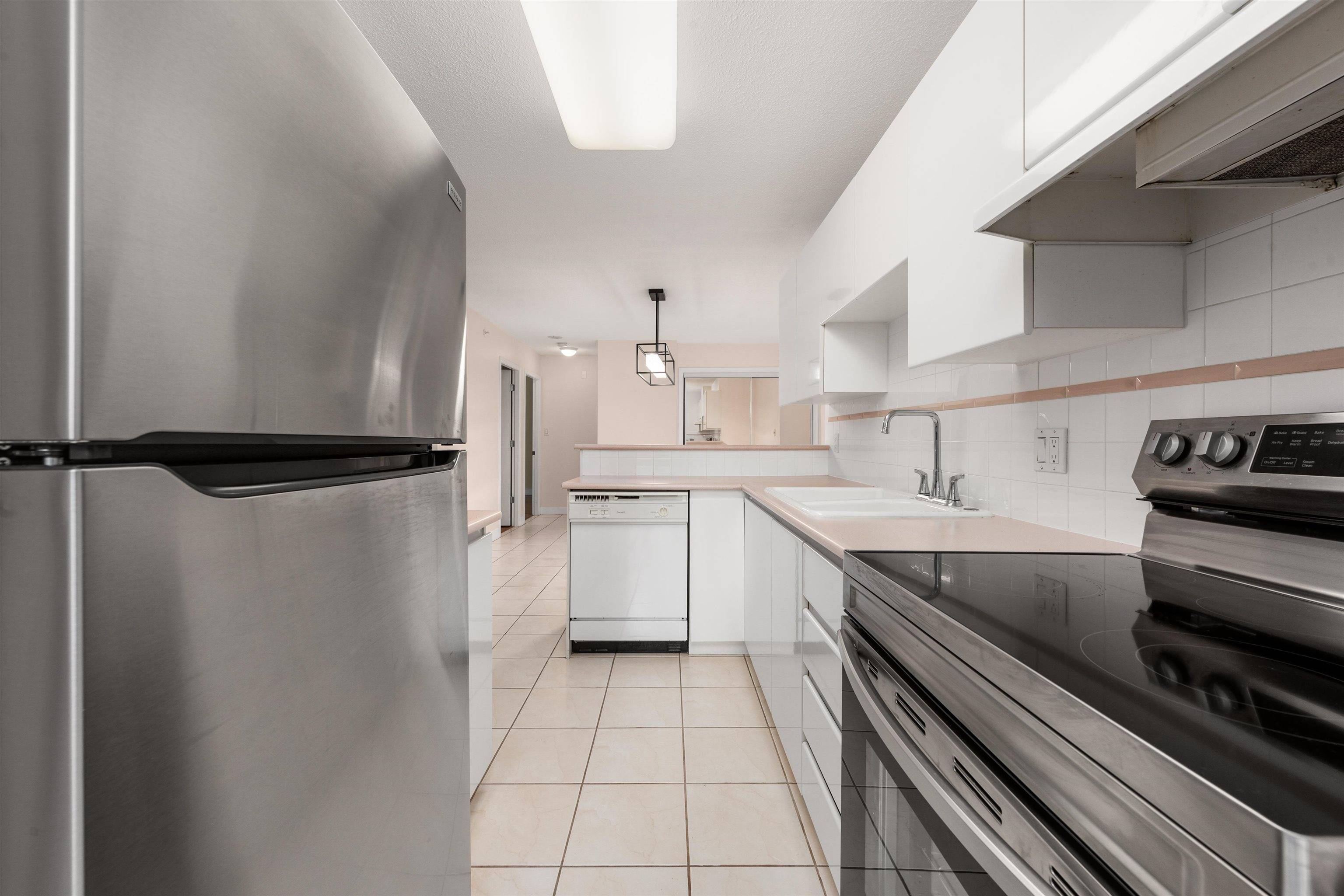 Burnaby, BC V5E 4K2,6622 Southoaks CRES #306