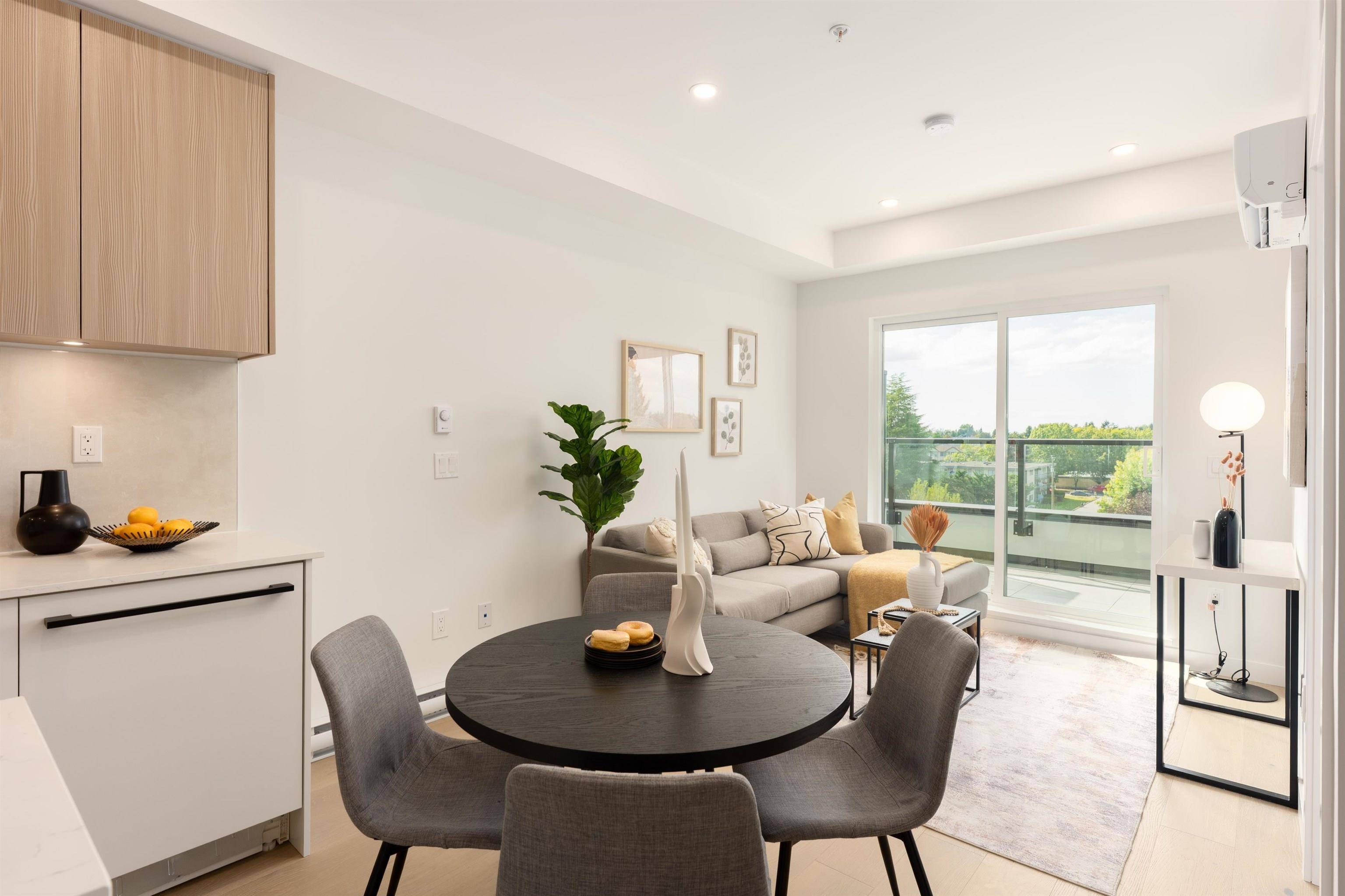 Surrey, BC V3A 2G1,5398 207 ST #309