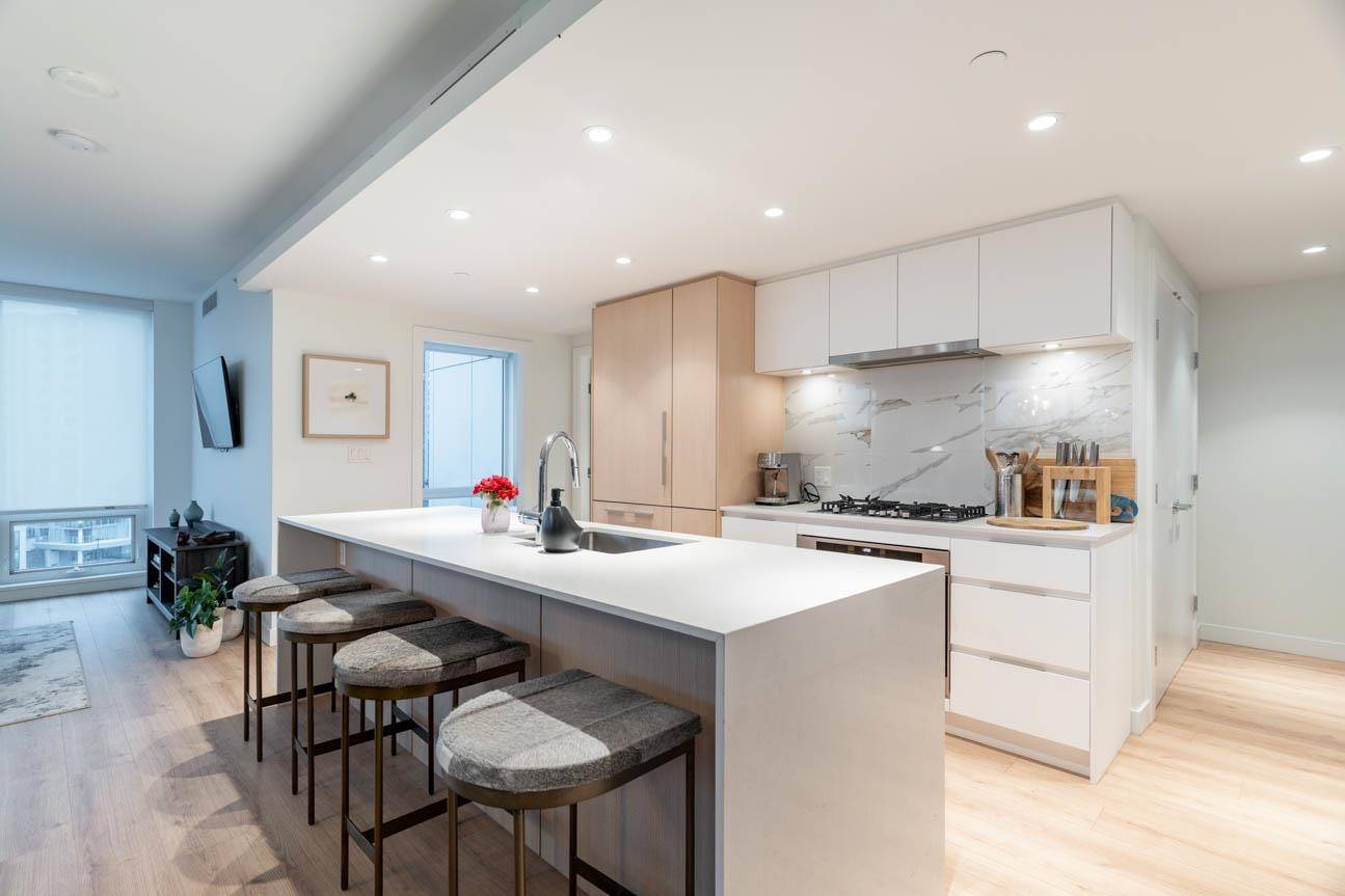 North Vancouver, BC V7J 0E6,1500 Fern ST #706