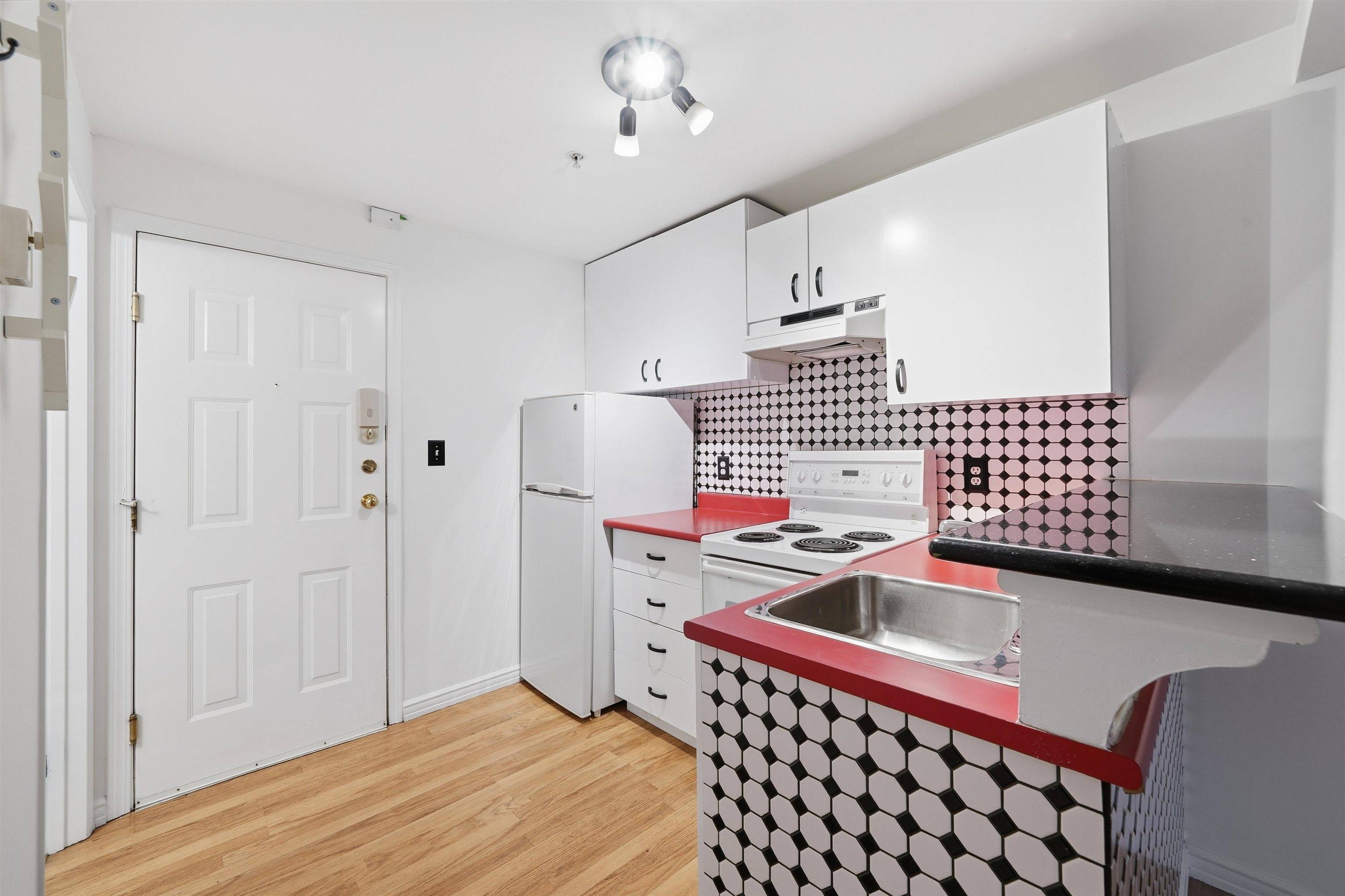 Vancouver, BC V6G 1L3,1940 Barclay ST #107