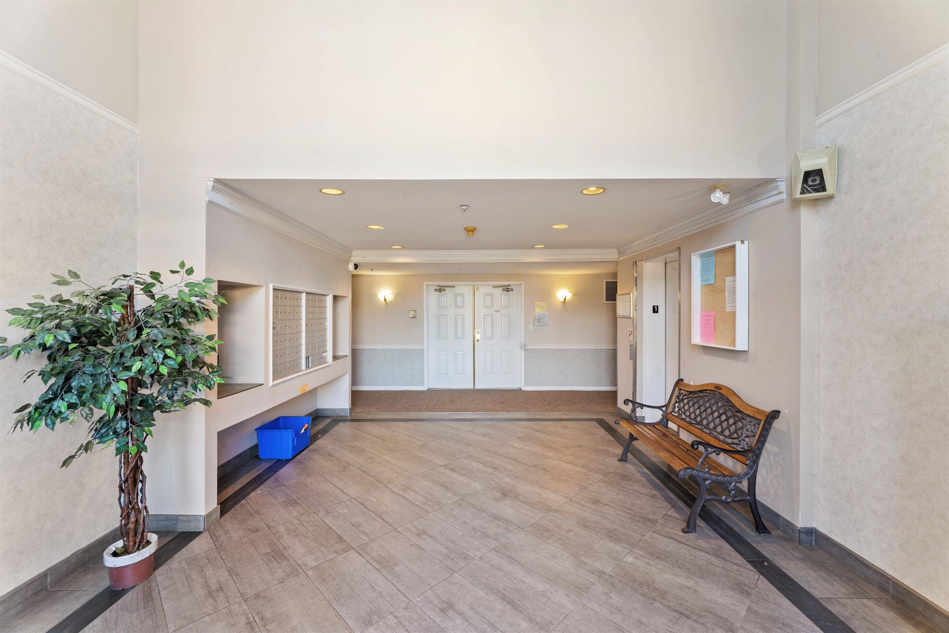 Surrey, BC V3W 1B9,12155 75a AVE #406