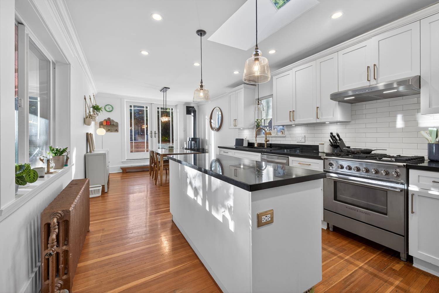 Vancouver, BC V5V 4A3,4387 St. George ST