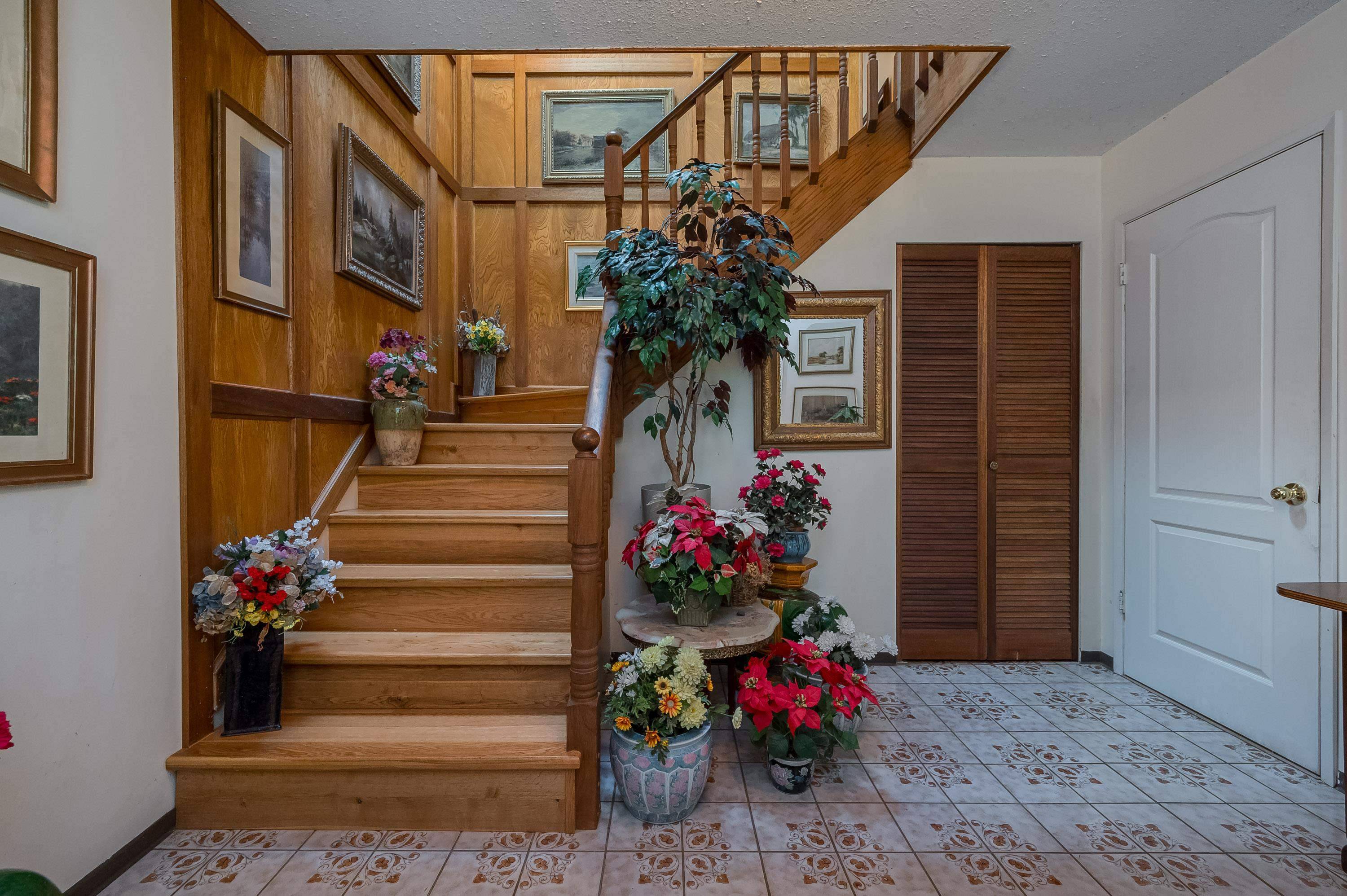 10544 Suncrest DR, Delta, BC V4C 2N5