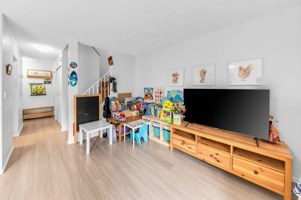 10620 150 ST #406, Surrey, BC V3R 7S1