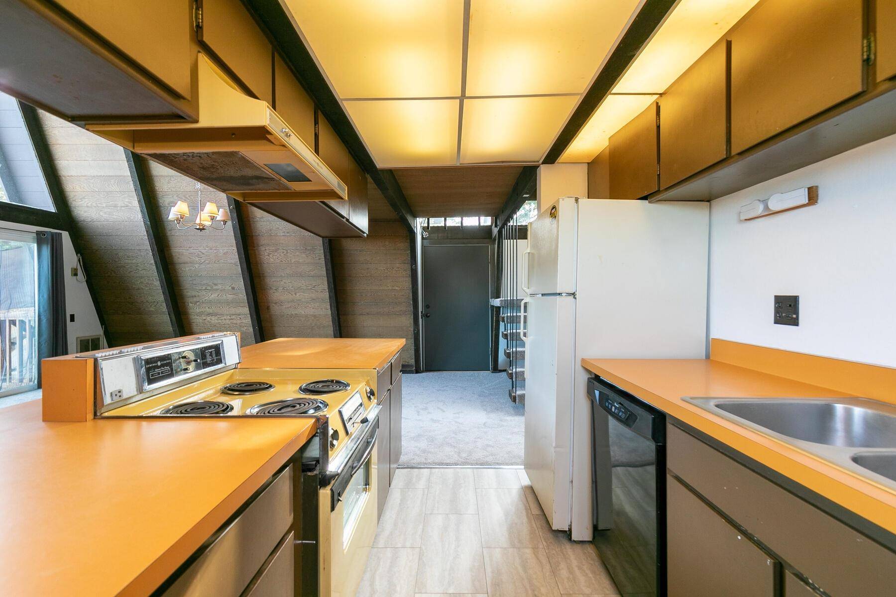 Truckee, CA 96161,13634 Skislope Way