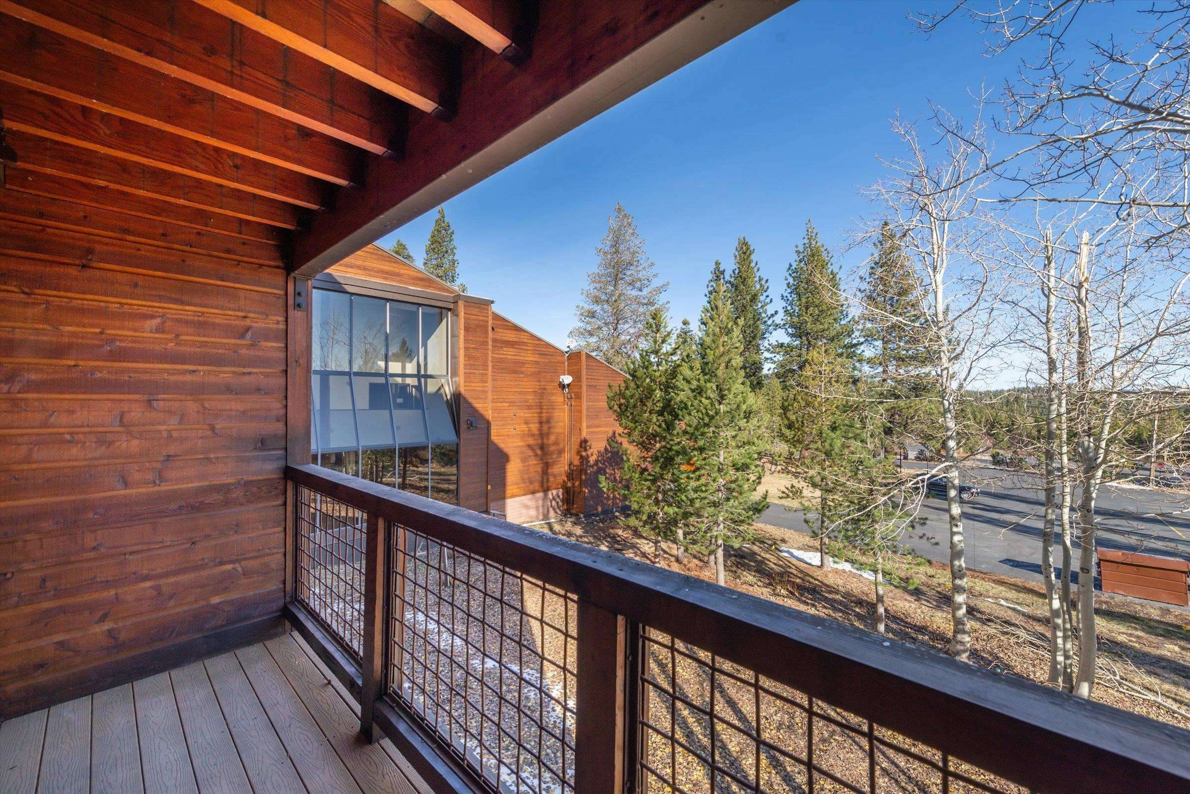 Truckee, CA 96161,11591 Snowpeak Way #204