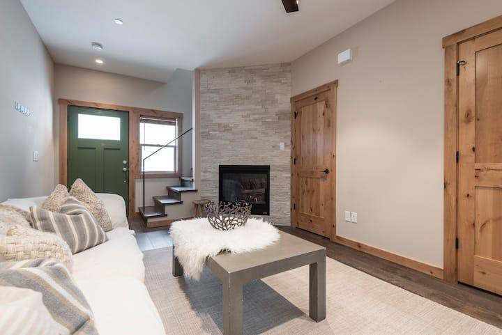 Truckee, CA 96161,11285 Wolverine Circle