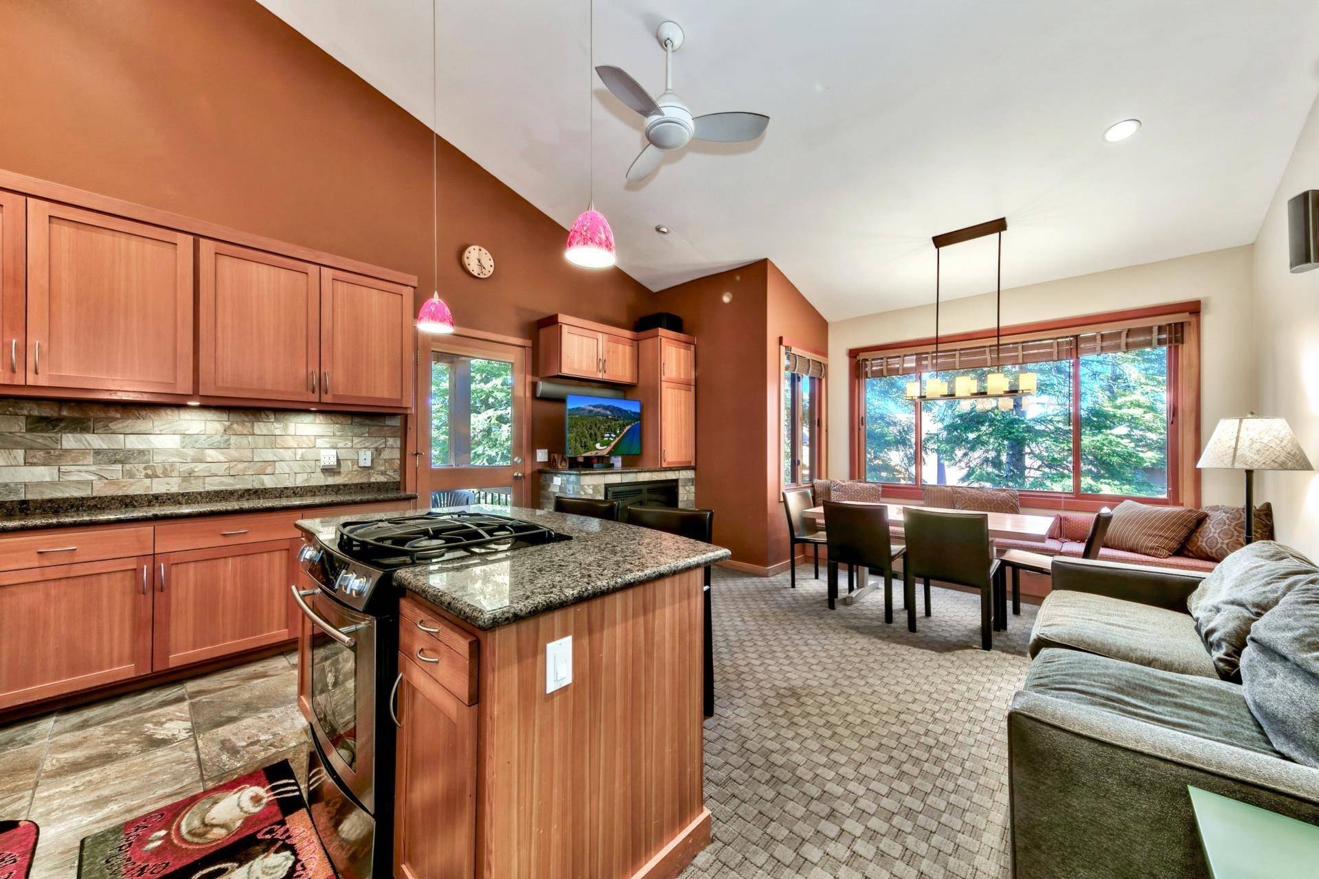 Truckee, CA 96161,4002 Ski View #4002
