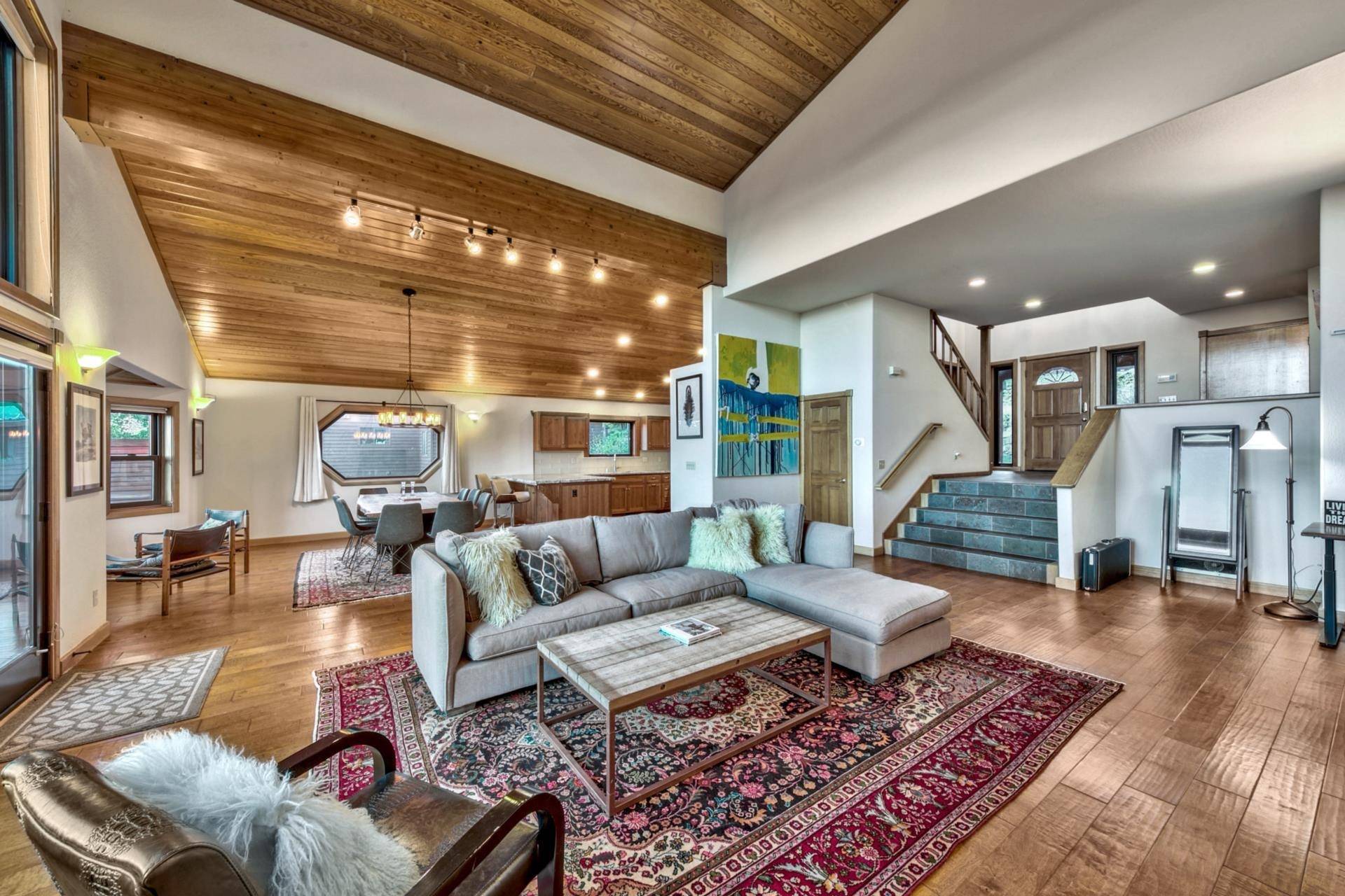 Truckee, CA 96161,13289 Skislope Way
