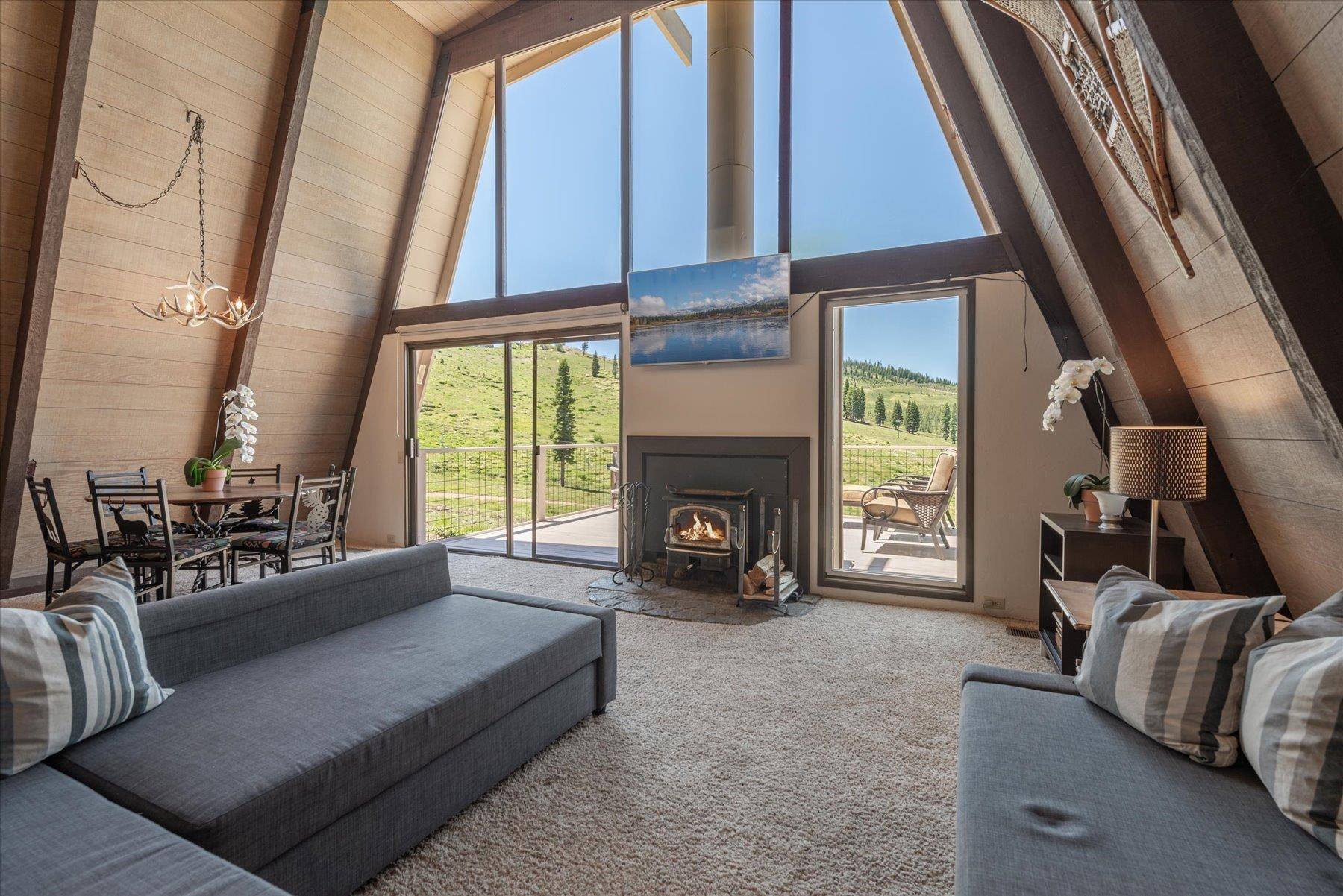 Truckee, CA 96161,13679 Skislope Way