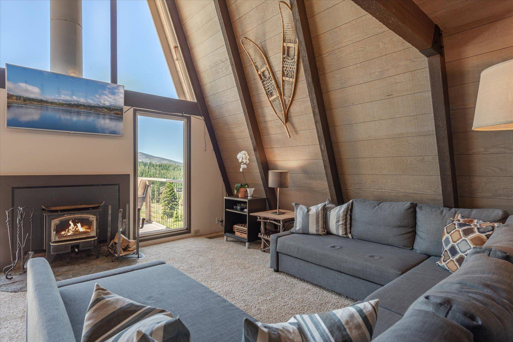 Truckee, CA 96161,13679 Skislope Way