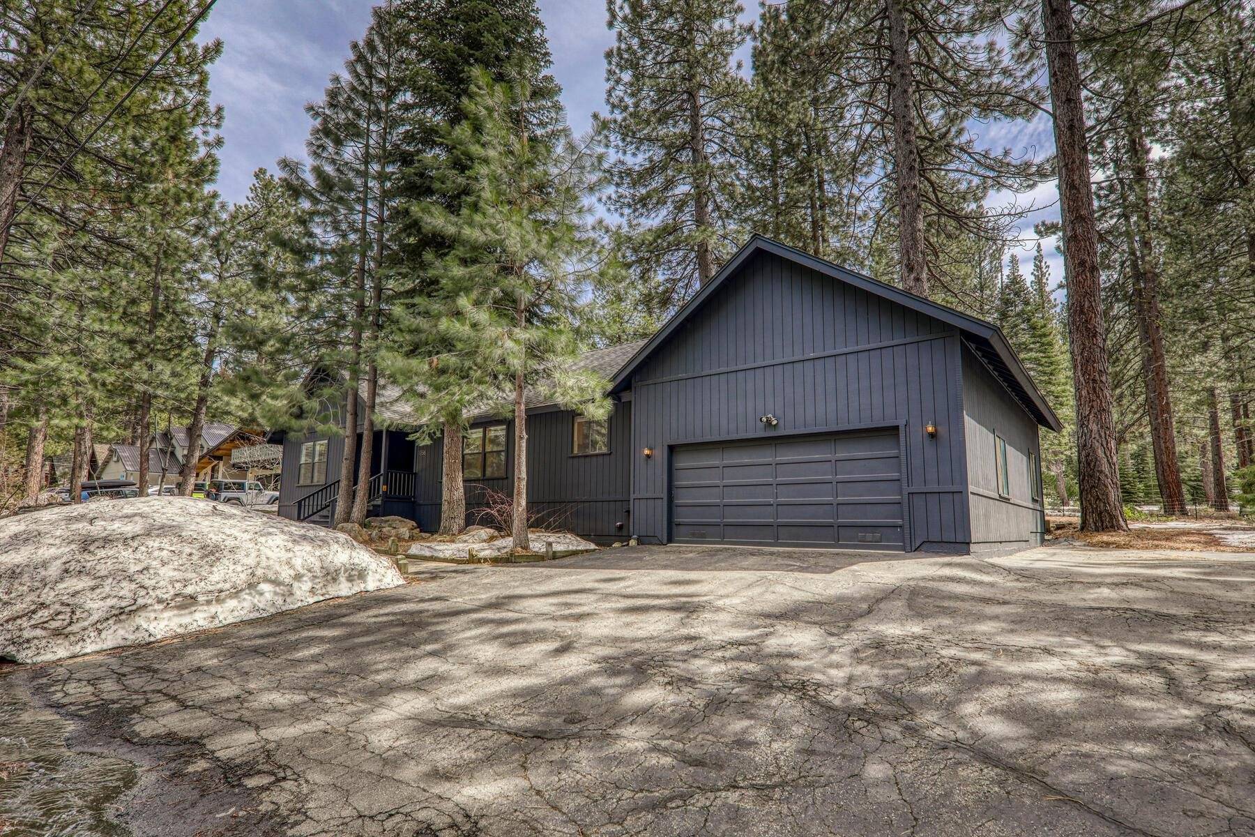 Truckee, CA 96161,10561 Golden Pine Road