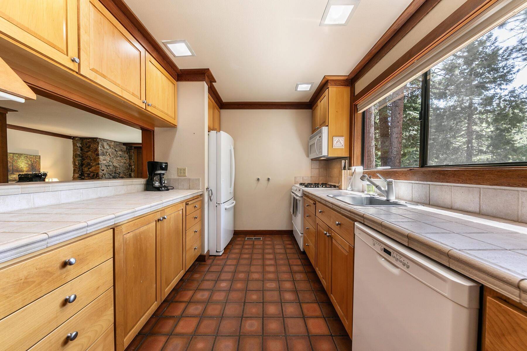 Tahoe City, CA 96145,3600 North Lake Boulevard #16