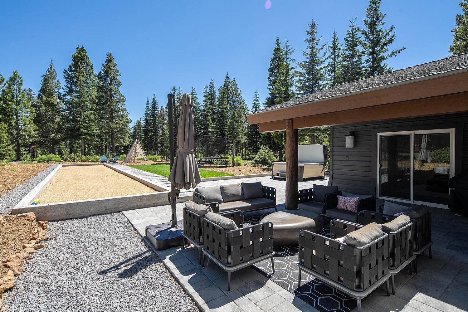 Truckee, CA 96161,14942 Skislope Way