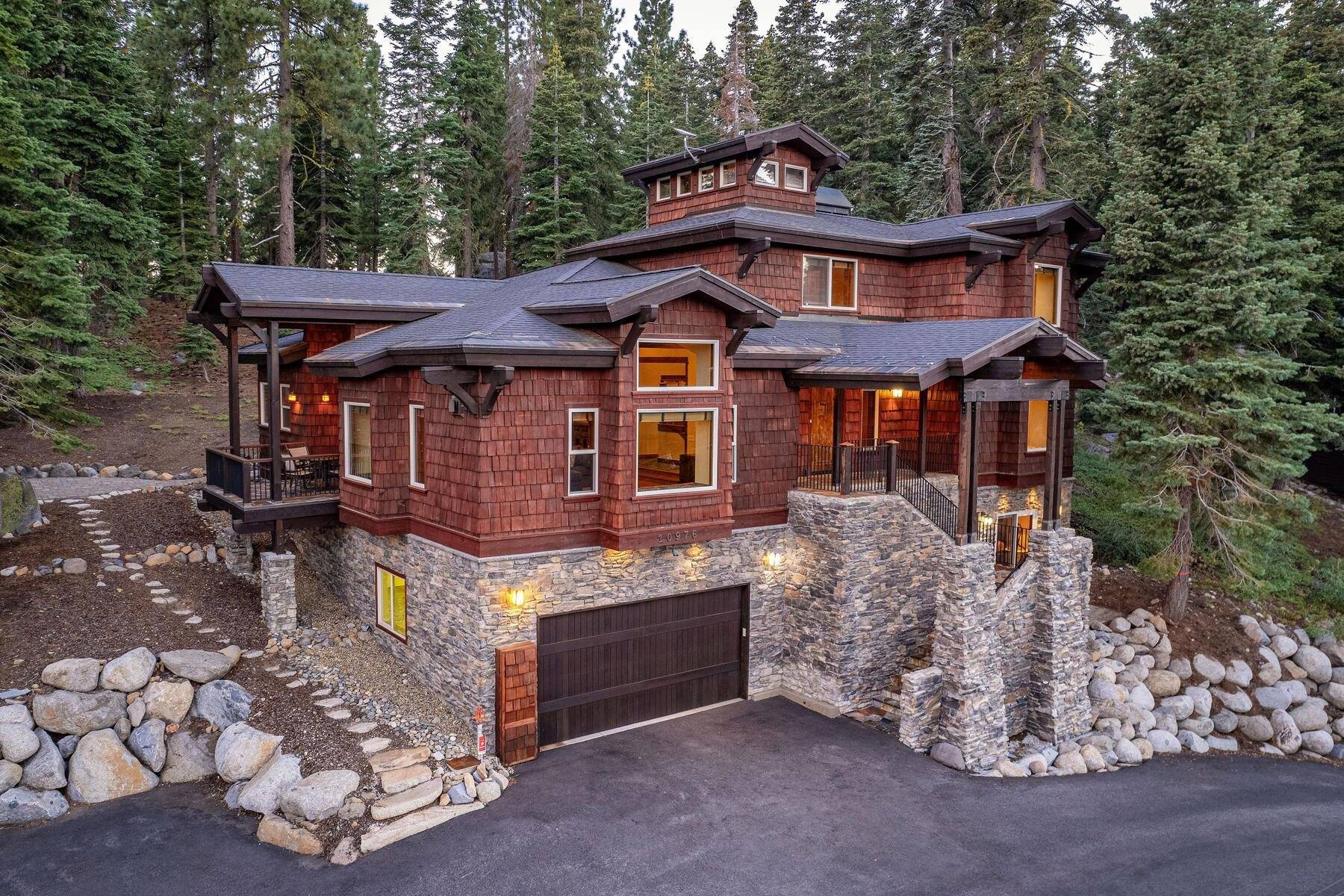 Truckee, CA 96161,10976 Skislope Way