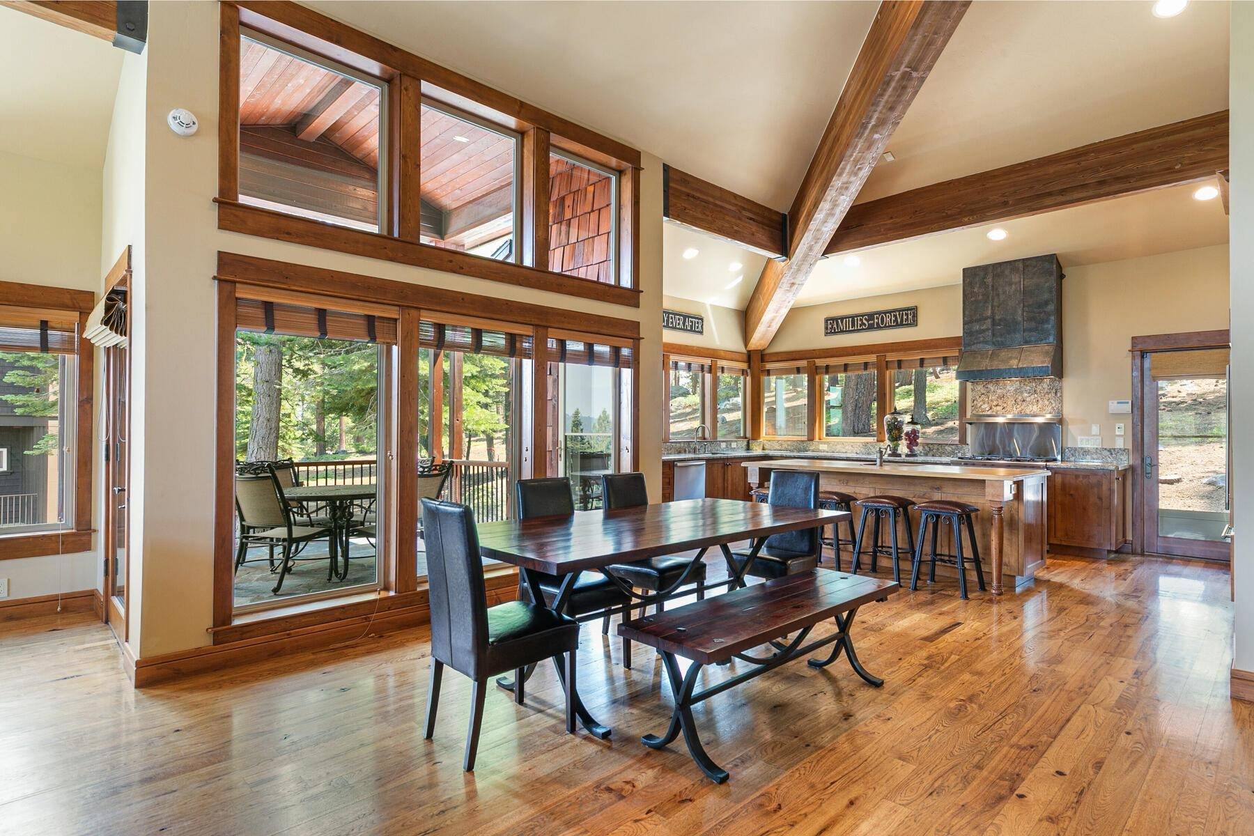 Truckee, CA 96161,10976 Skislope Way