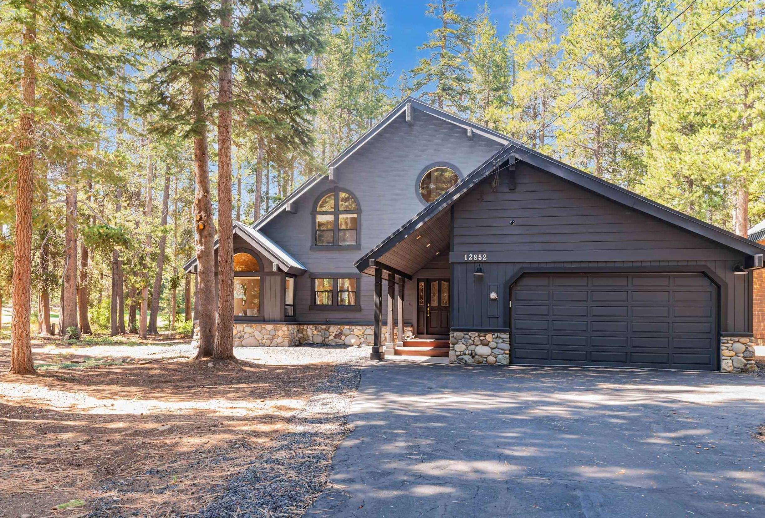 Truckee, CA 96161-6725,12852 Skiview Loop