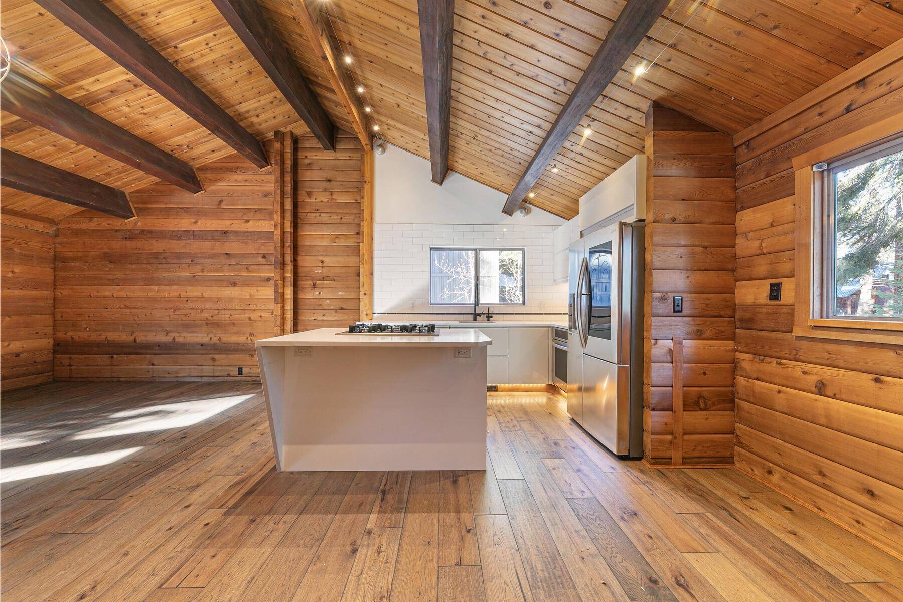 Truckee, CA 96161-2152,10618 Laurelwood Drive