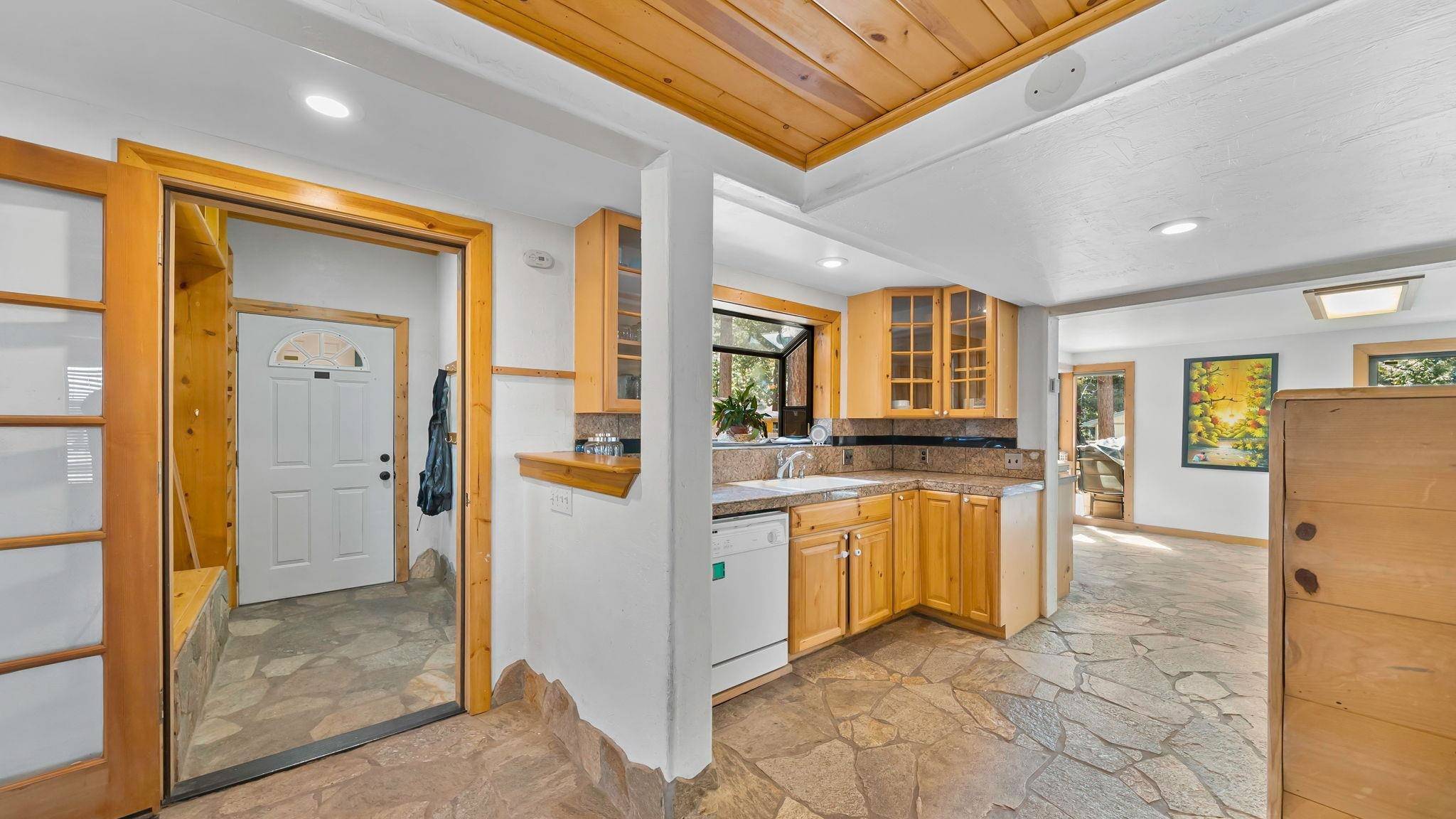 Kings Beach, CA 96143,8672 Dolly Varden Avenue