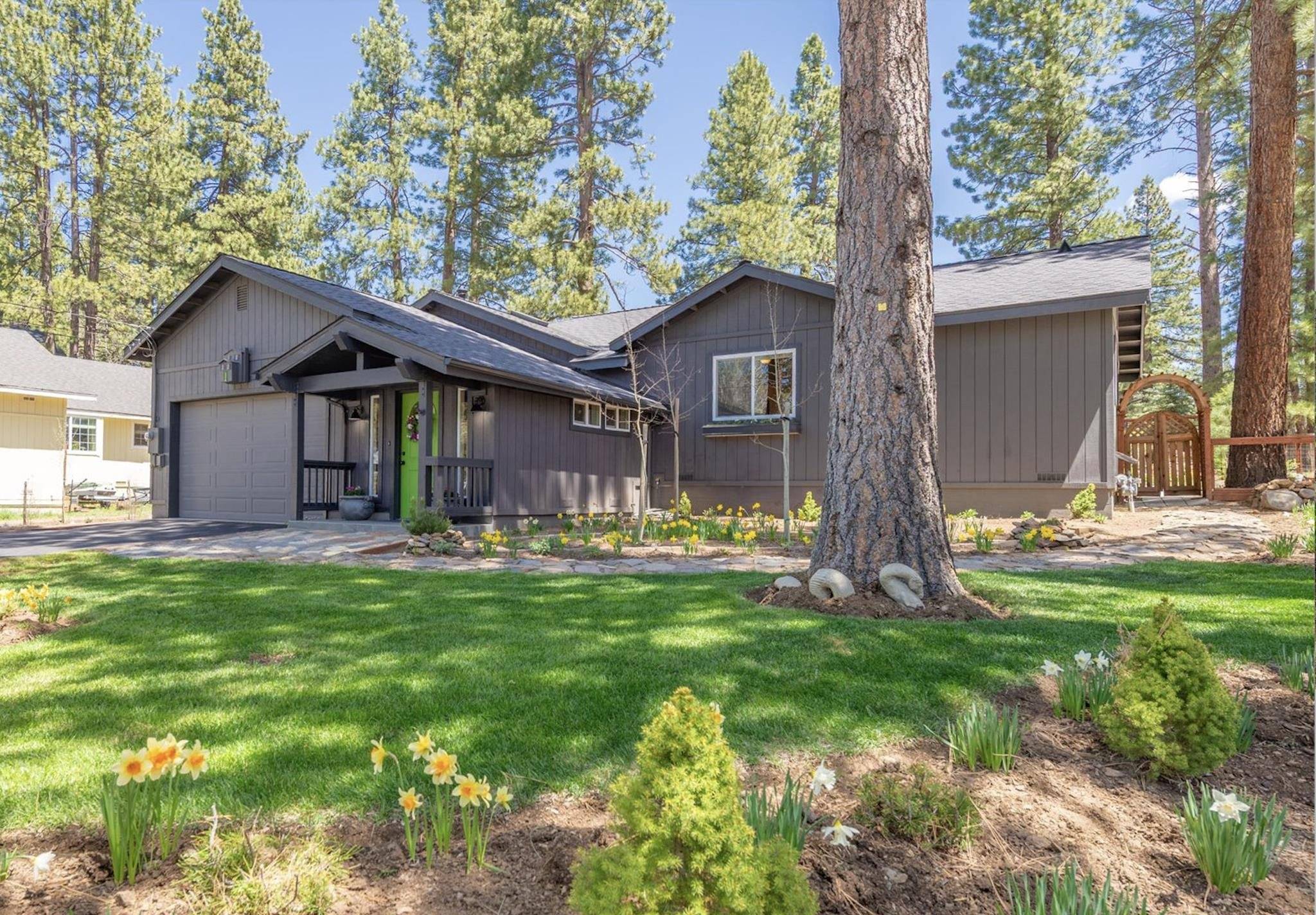 Truckee, CA 96161,10244 Laburnham Circle