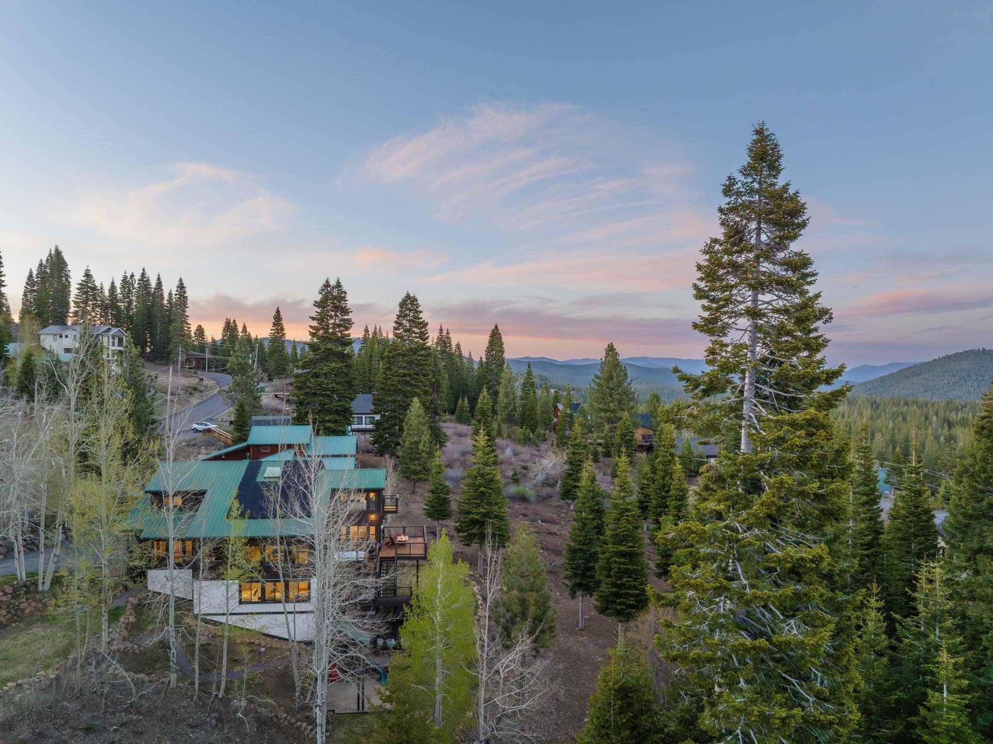 Truckee, CA 96161,13271 Skislope Way